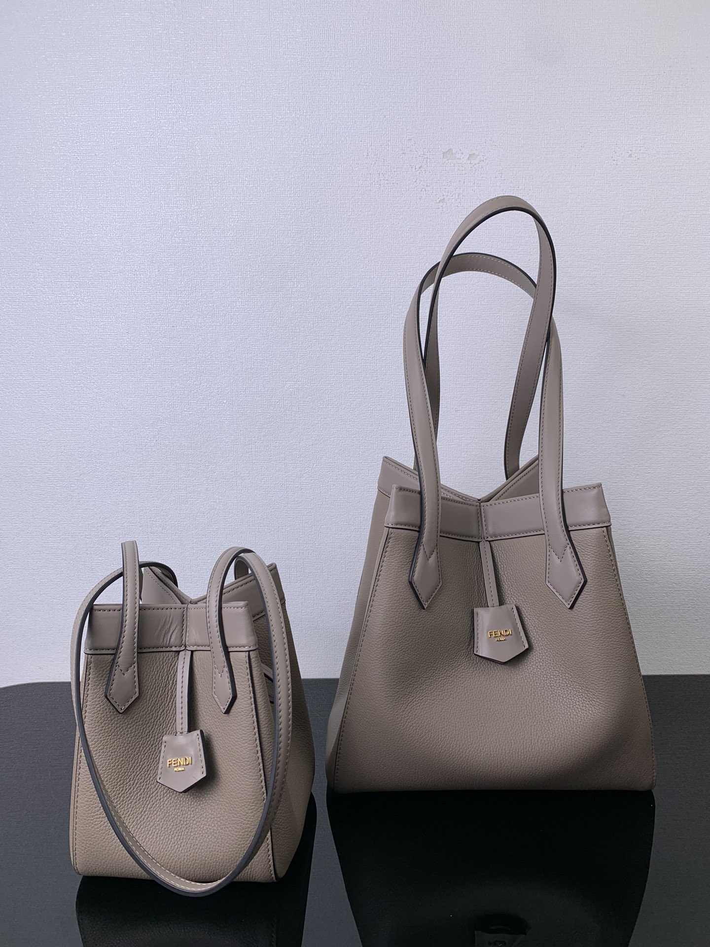 🆕 In stock ✔️ Versatile Origami Bucket Bag in Dove Gray 🀄️ How is it? 👻👻  
🉑️ The design is great too!  
Can hold documents, notebooks, water bottles, and personal items.  
Compact and flexible bucket bag with practical side straps that help open the bag.  
Lightweight, stylish, and highly functional.  
💫 Sweet or casual style, very spacious and super practical 💯  
Model 4006, Size: 27 x 27 x 16.5 cm. image 1