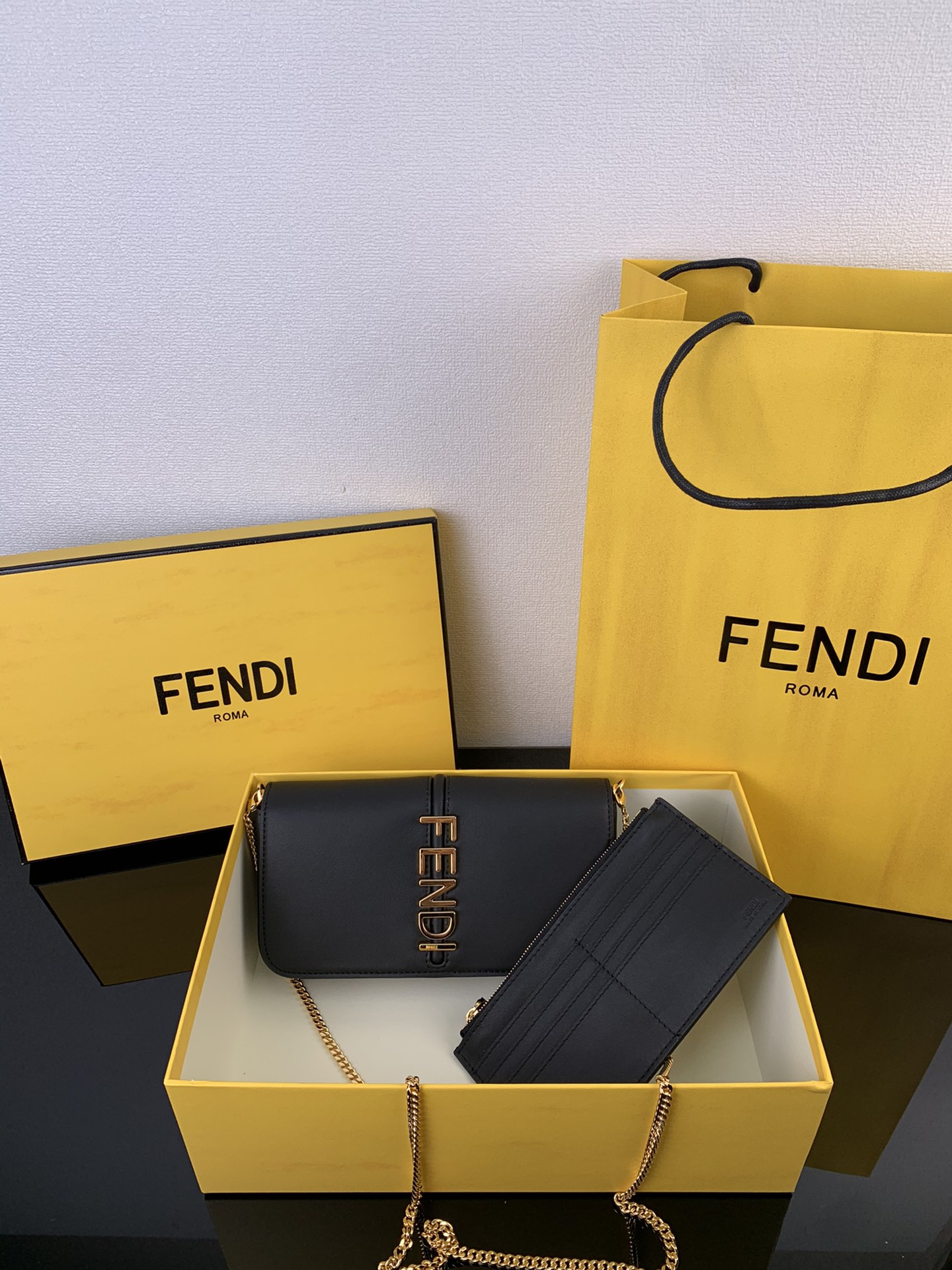 🆕 In stock ✔️ FD Graphy new chain bag, two-in-one calf leather ✨✨✨ Features eight card slots and one zip pocket inside. Classic, versatile small bag ☘️☘️☘️ Can be worn underarm, crossbody, or as a clutch. Model 3008 Size: 21.5 x 11 x 4.5 cm image 1