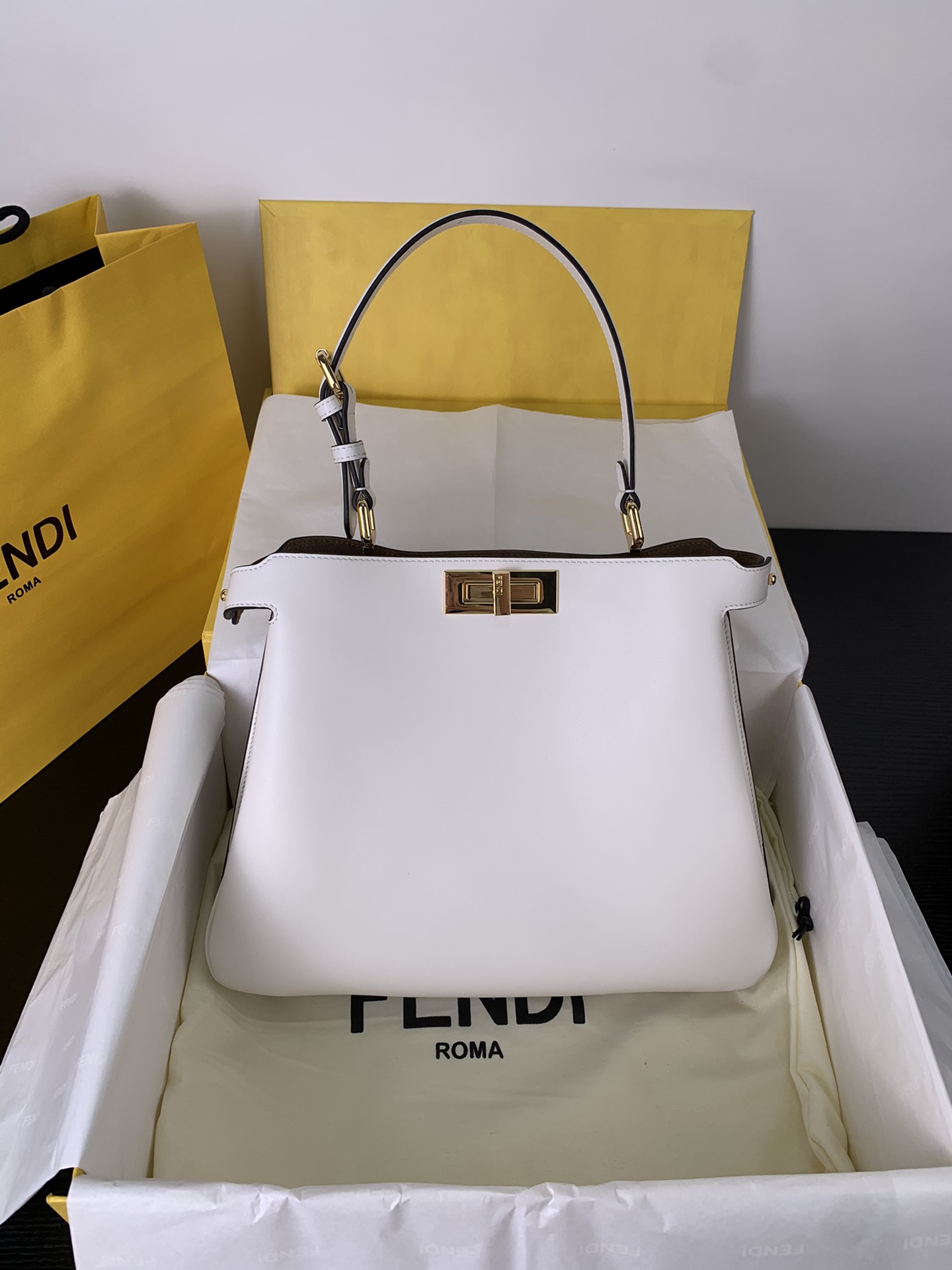 Small size in stock ✔️ The latest Peekaboo Soft bag with a luxurious feel. Made of soft premium calf leather with a soft and casual deer skin interior. The leather is supple and luxurious, giving the bag a relaxed yet elegant look. Instantly transforms you into a goddess when worn 😍😍 Elegant and simple design, suitable for work, commuting, and daily use. Style number 88N353. Small size: 33x25.5x10 cm. Large size: 40.5x28x13 cm. image 1