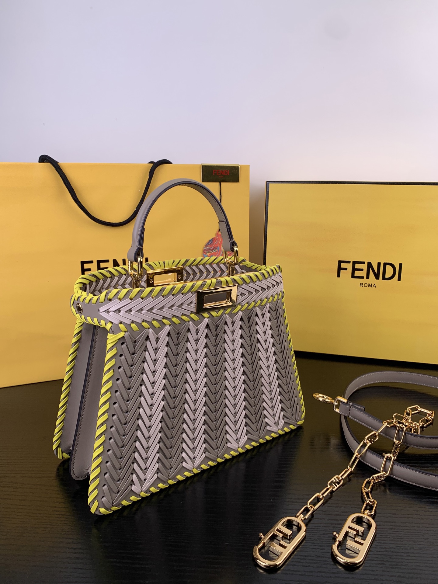 🆕  ✔️ This beautifully woven peekaboo bag in contrasting cowhide is absolutely stunning 😍 Each side of the bag features a unique design, allowing you to switch between different styles effortlessly. The understated luxury of the weaving craftsmanship exudes a personal sense of fashion. Classics always stay ahead of trends and at the forefront of fashion ❤️ Don't miss out on this beauty - it's truly exquisite 💯 Style number: 88N336 Size: 27 x 21 x 11 image 1