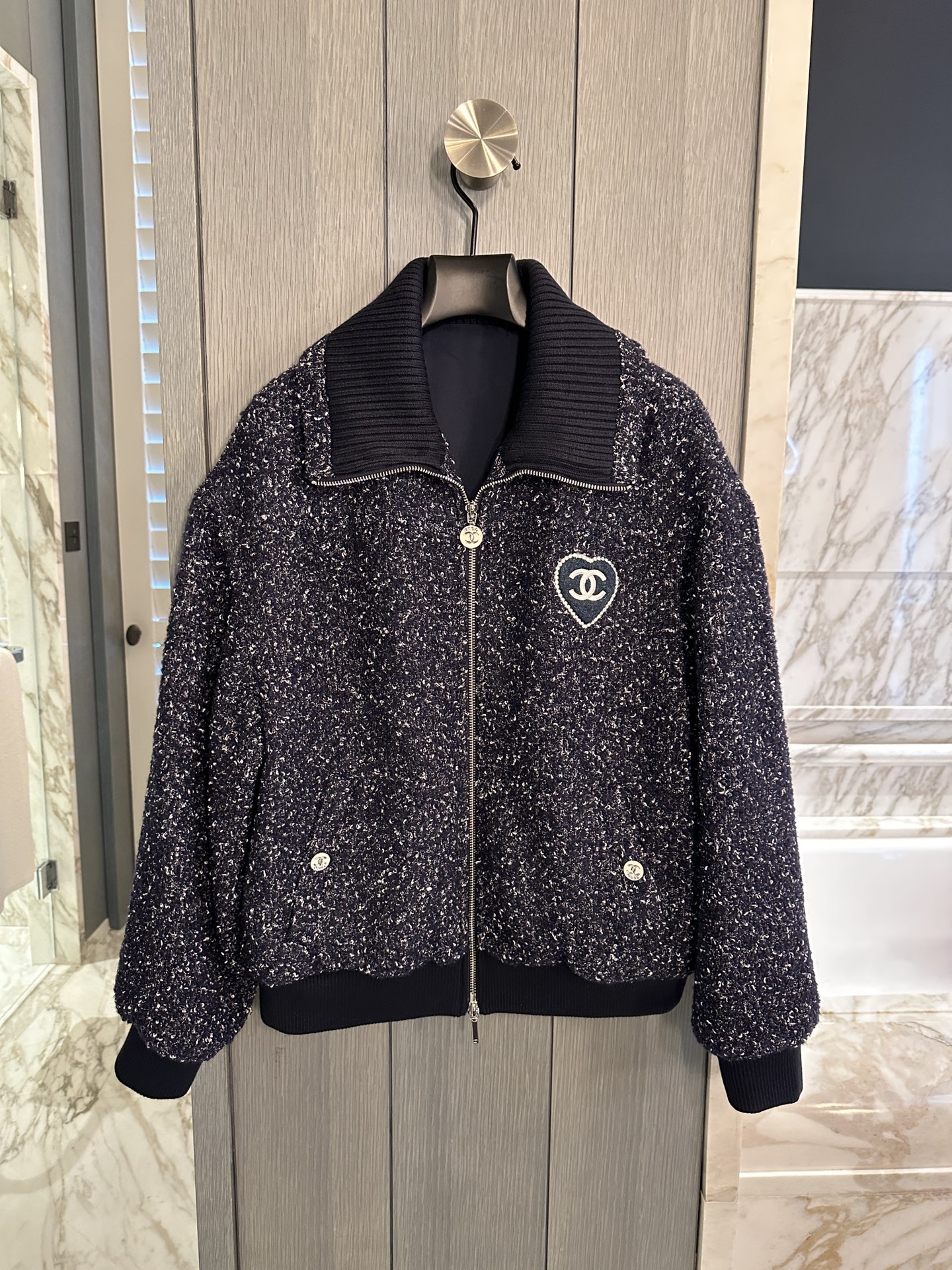 NO:638216,chanle#25 New large lapel wool jacket Customized snowflake yarn Low saturation navy blue is really white. Fashion and warmth coexist size36-38-40, Chanel-clothing, chanel, chanel, jackets & coats, alexander wang19860909chanle#25 新款大翻领羊毛外套 定制雪花纱线 低饱和藏青色真的很显白呀 时尚与温暖并存 size36-38-40,香奈儿-服装,chanel,chanel,jackets & coats,alexander wang,Women's clothing