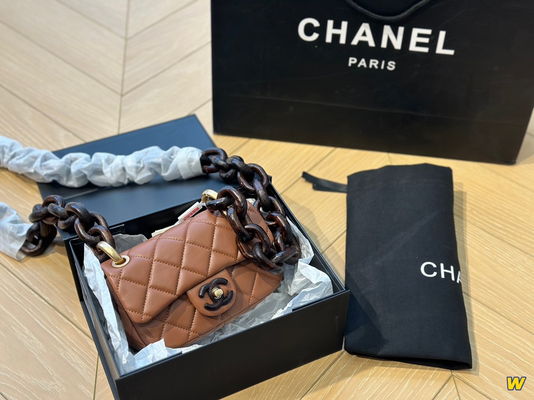 Chanel Crossbody & Shoulder Bags