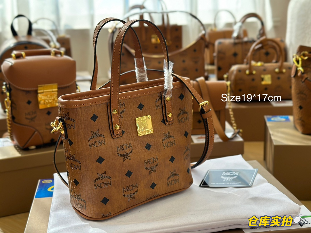 配盒
 【MCM菜篮子】分享
强烈推荐 超级好背 能装很多东西 我和宝宝的东西都可以装下 主要是很好搭