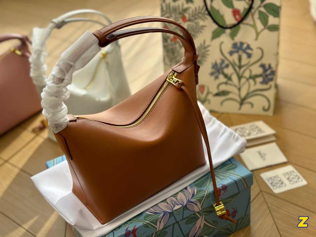 HERMES  Yell Line MM Tote Bag brown