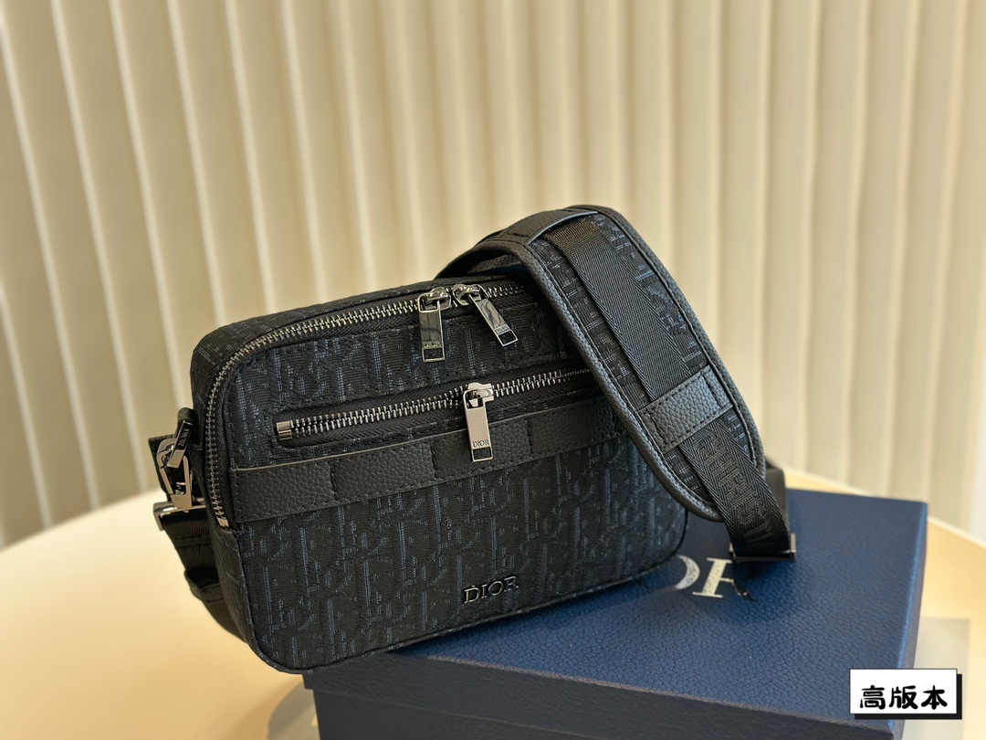 CHANEL calfskin Handbag black