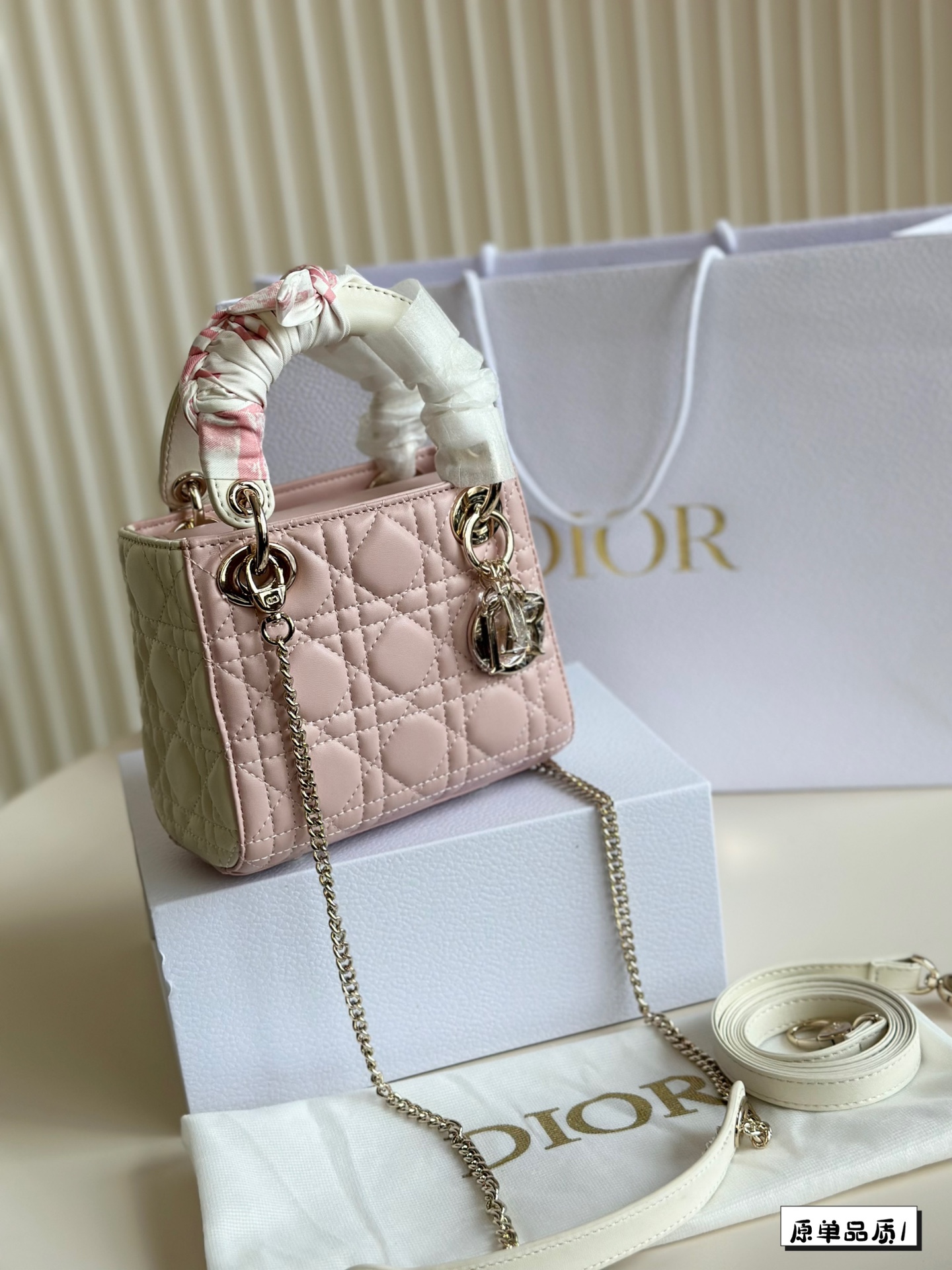Dior Lady Taschen Handtaschen Umhängetaschen  & Schultertaschen Stickerei Schaffell