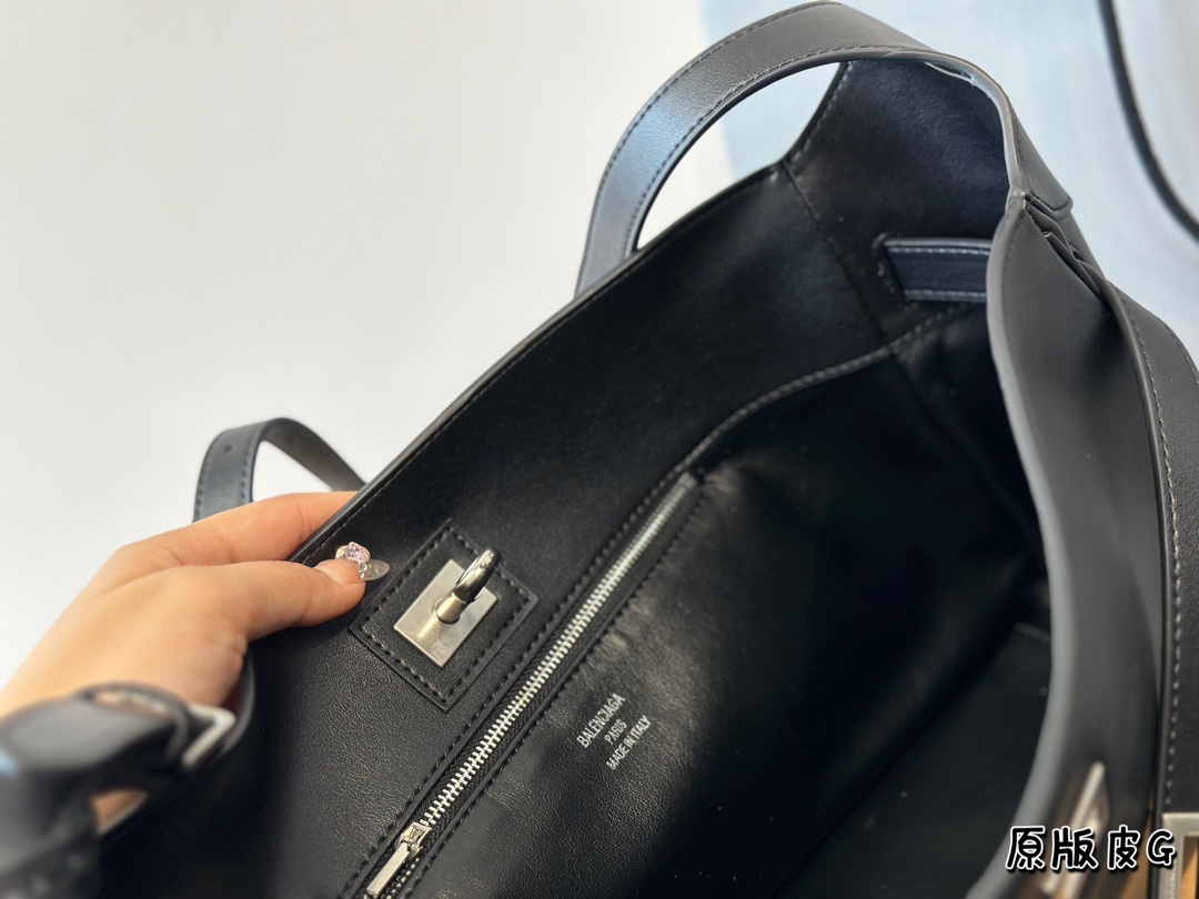 Cowskin. Balenciaga. Cowland. Fashion/recreation No clothes Size 35 * 20 cm - 图片 8