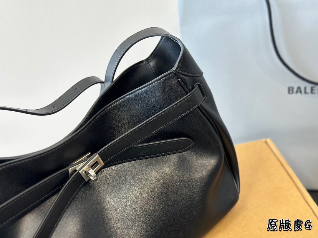 Cowskin. Balenciaga. Cowland. Fashion/recreation No clothes Size 35 * 20 cm - 图片 6