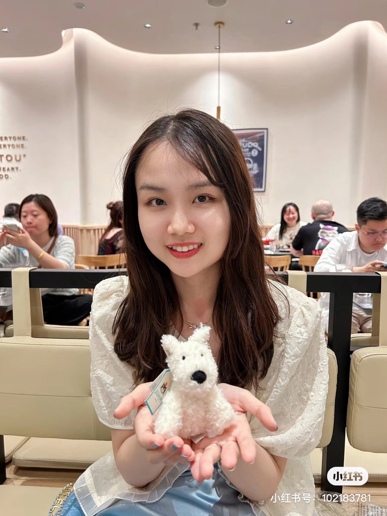 A soft and cute little white one, even EE's heart feels soft when she se - Comprehensive 2