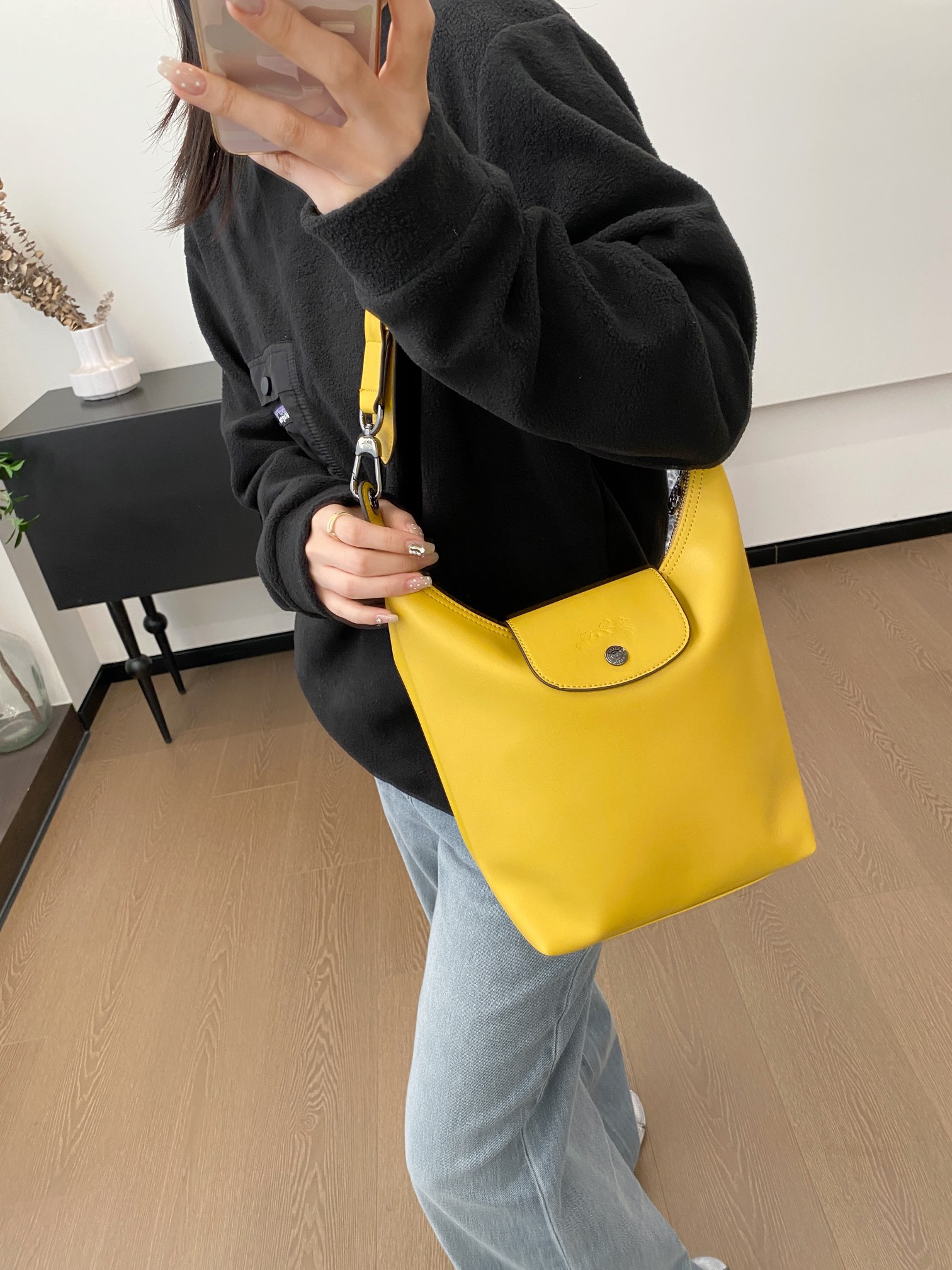 Lemon yellow picture ~ Longchamps Le pliage xtra series adds a new member, vertical cowhide armpit bag, black and gray verbena green, three color