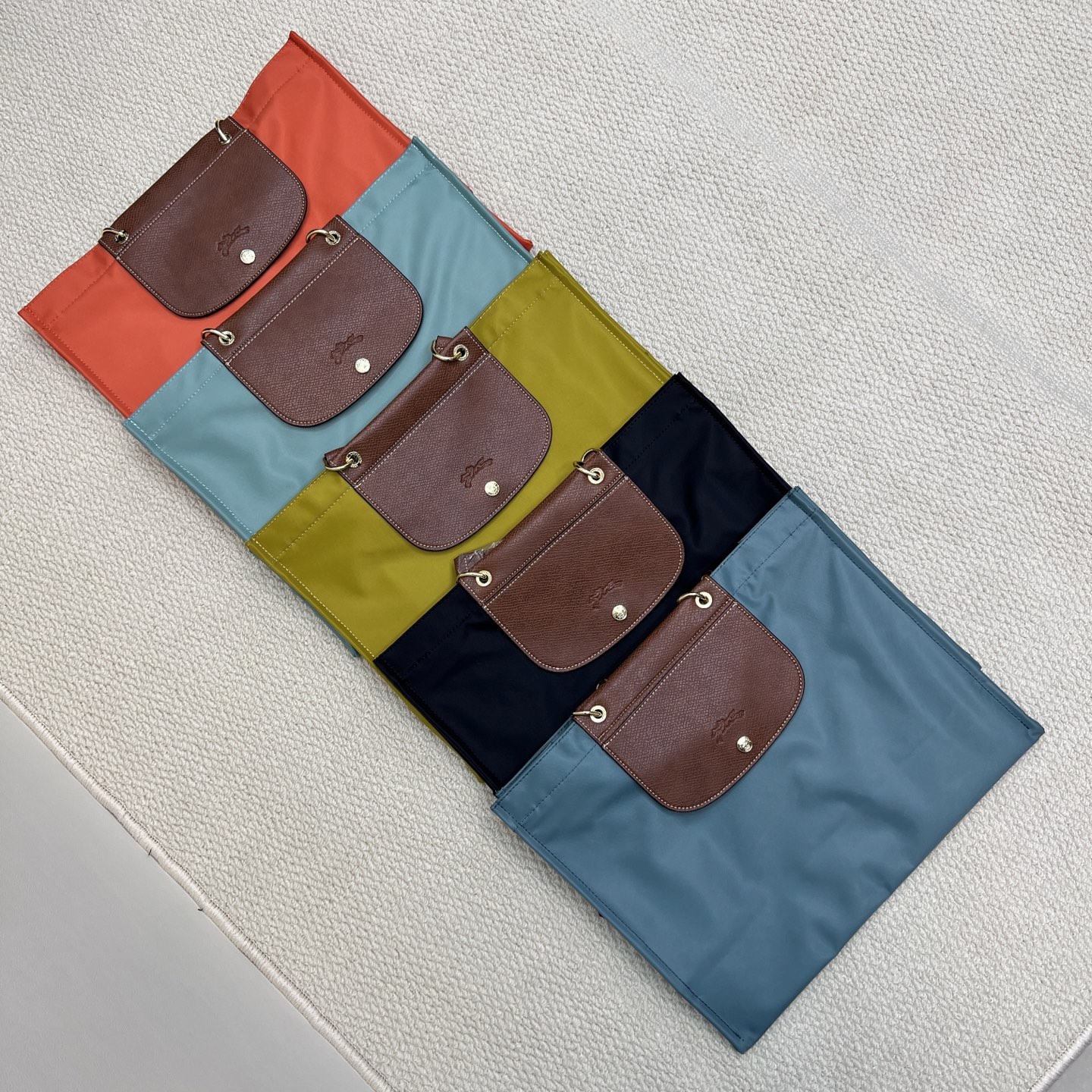 Longchamps new model is here! The spring color of Kabasto bag~