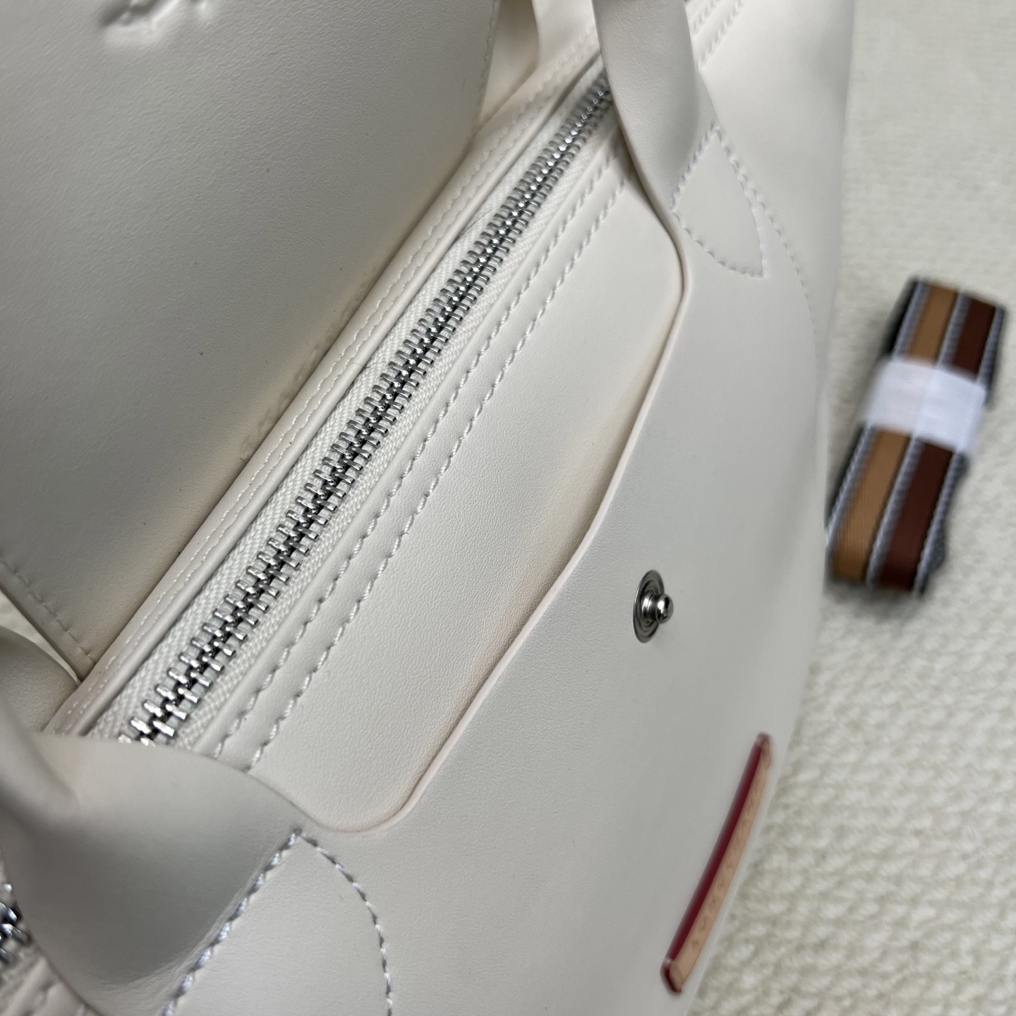 Longchamp ～纸张白小号尺寸26*16*23