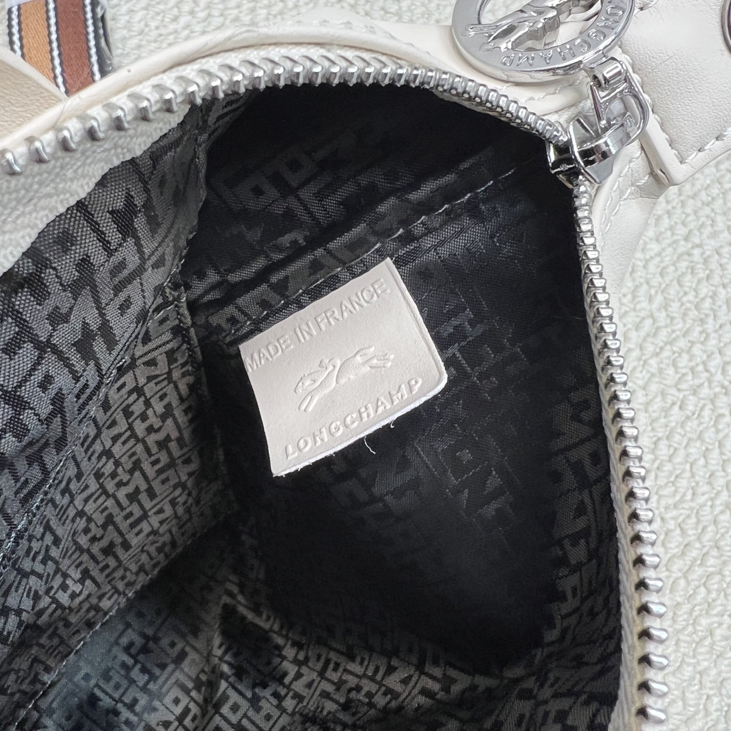 Longchamp ～纸张白小号尺寸26*16*23