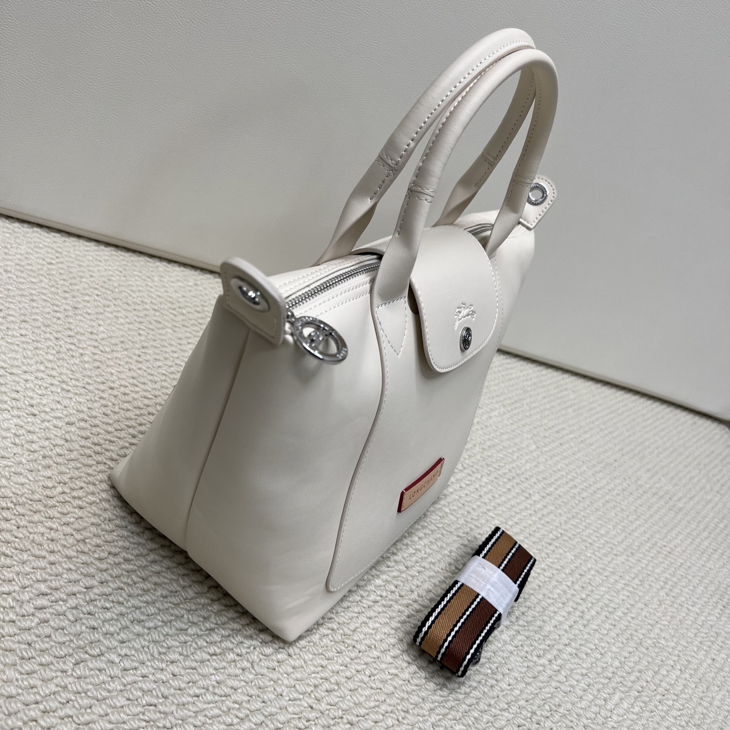 Longchamp ～纸张白小号尺寸26*16*23