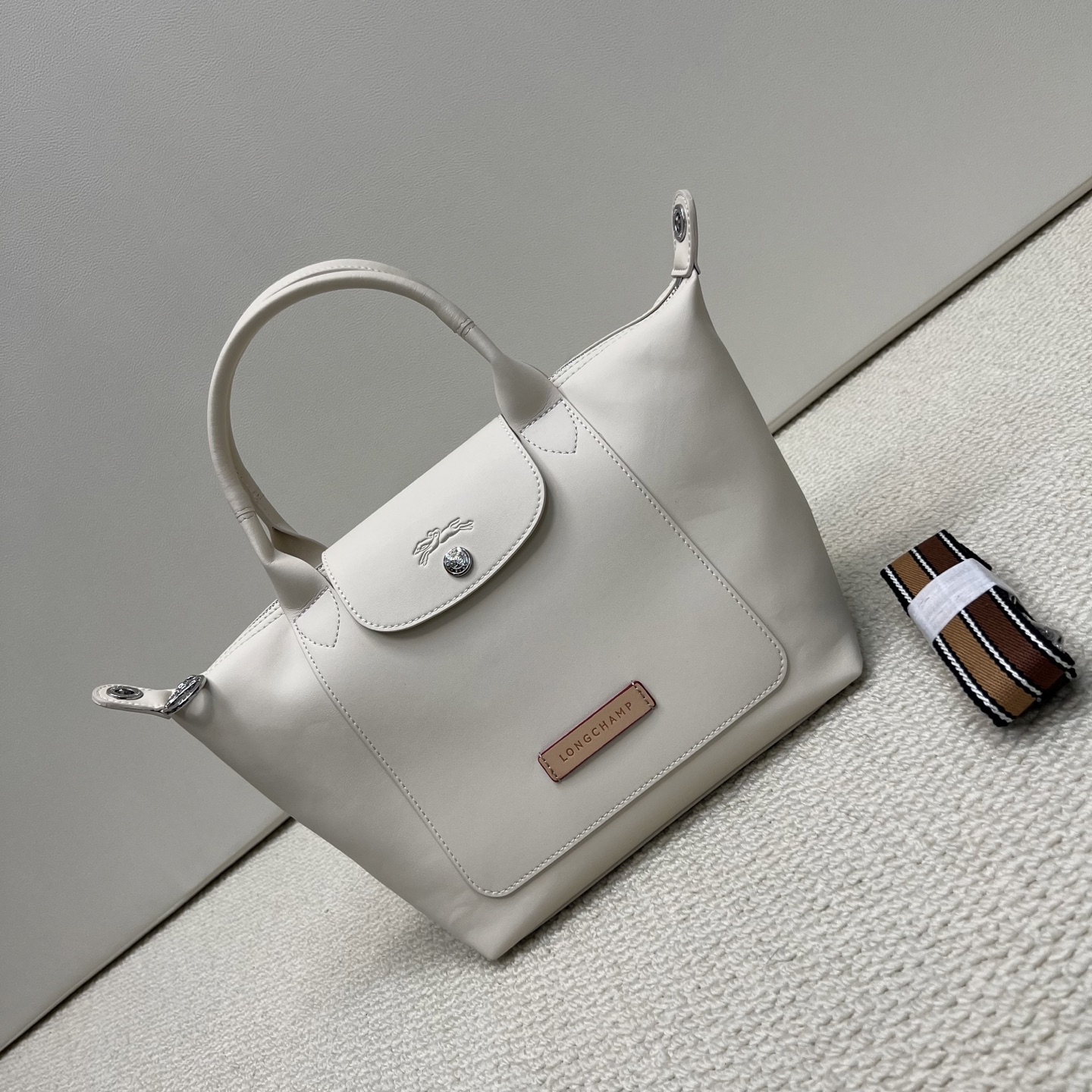 Longchamp ～纸张白小号尺寸26*16*23