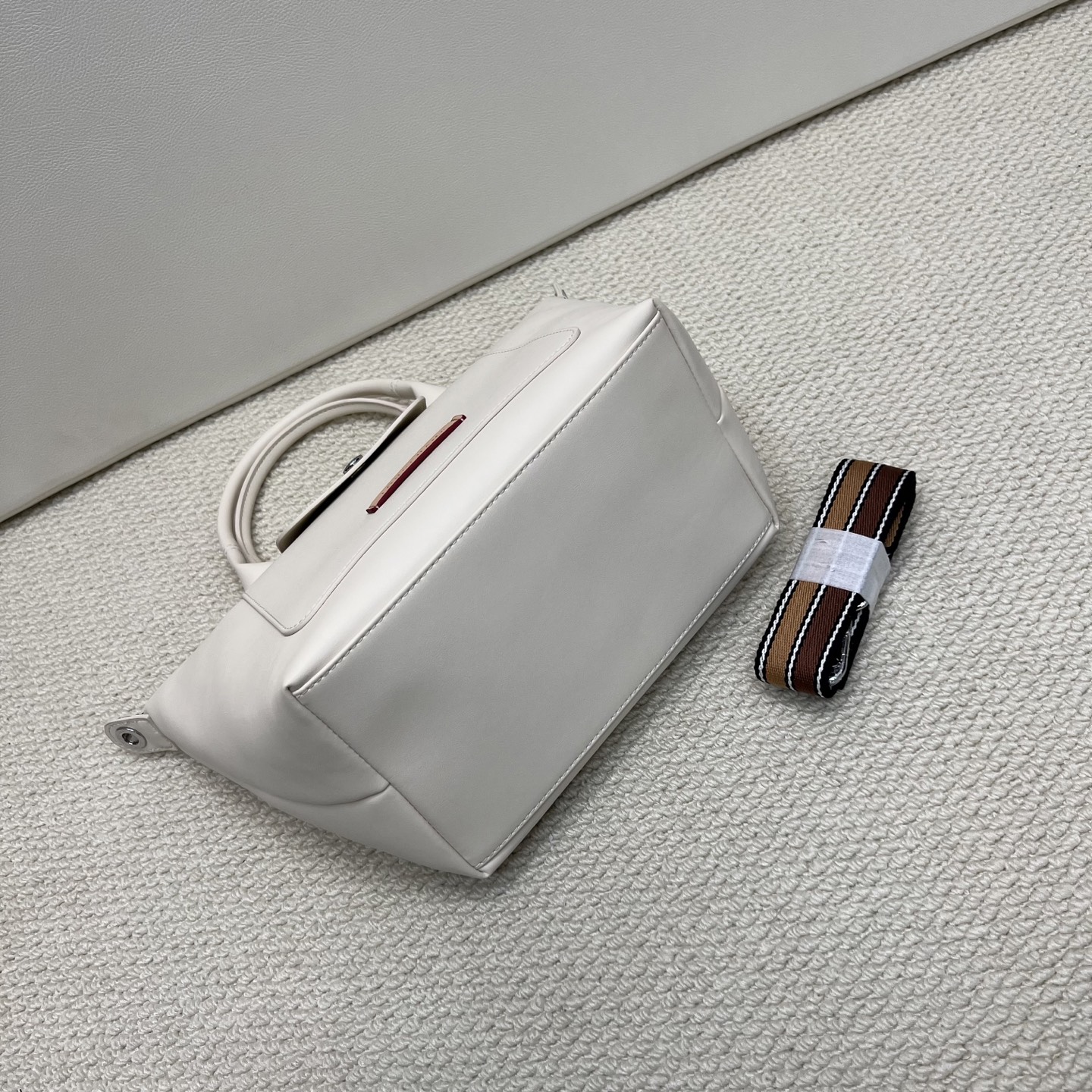 Longchamp ～纸张白小号尺寸26*16*23