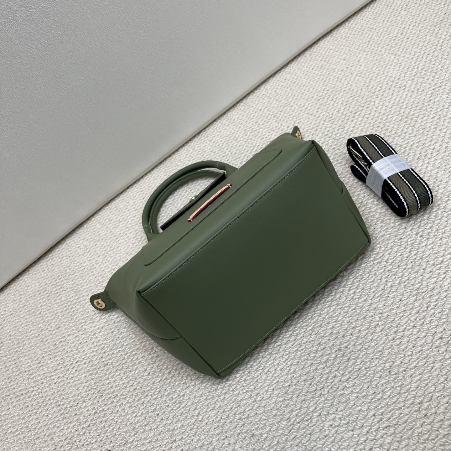 Longchamp ～月桂绿小号尺寸26*16*23