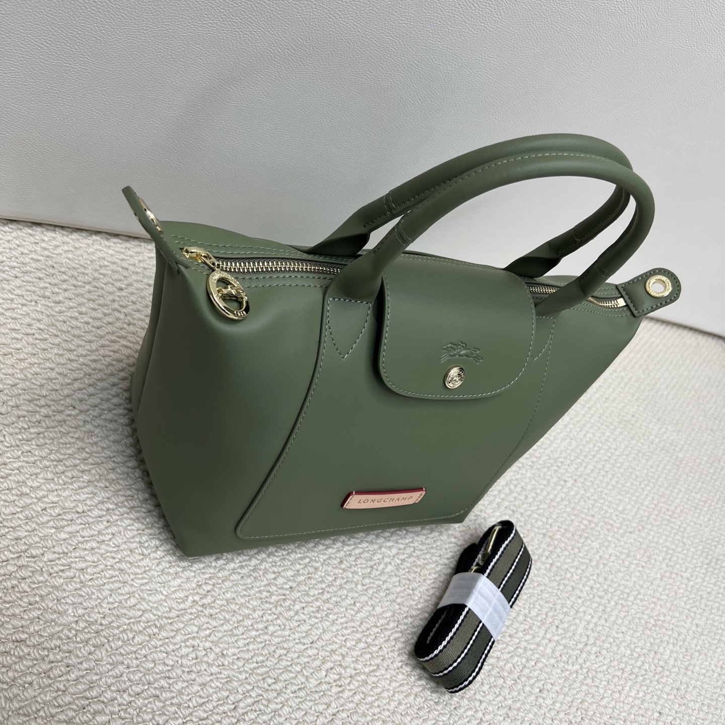 Longchamp ～月桂绿小号尺寸26*16*23