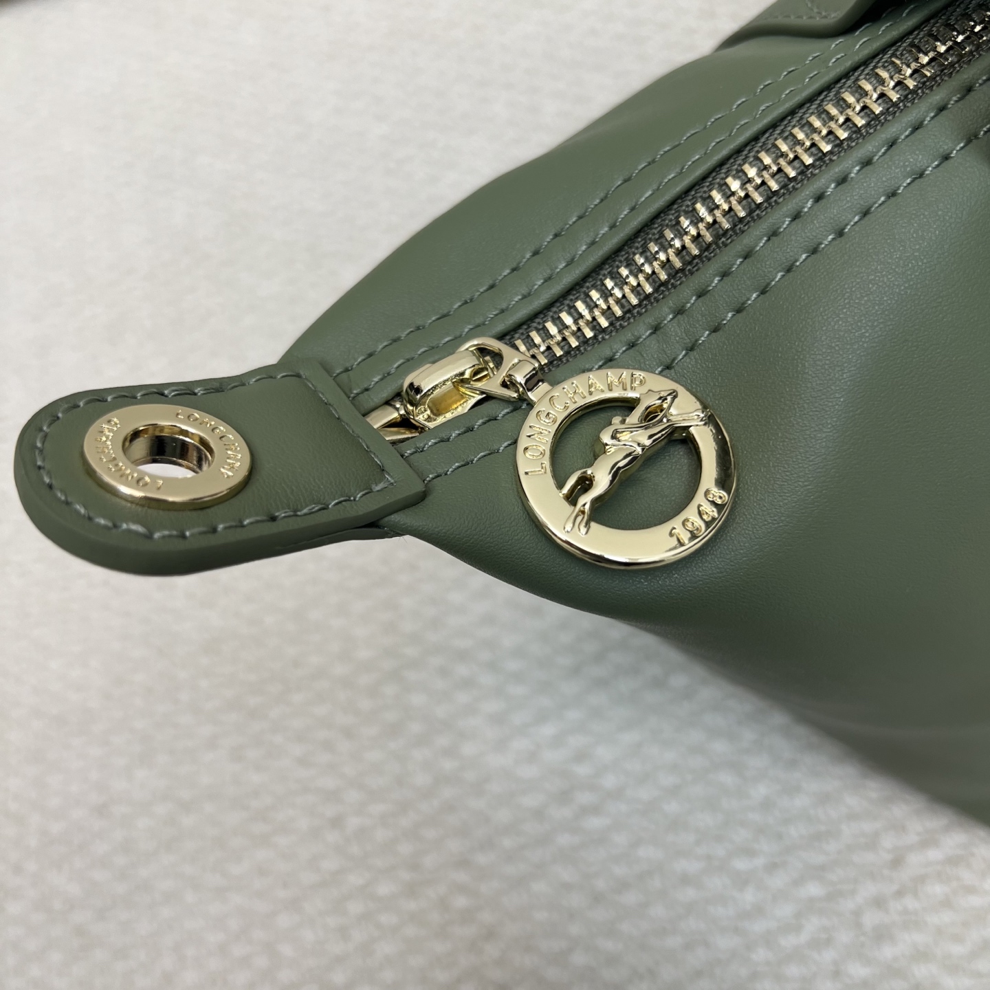 Longchamp ～月桂绿小号尺寸26*16*23