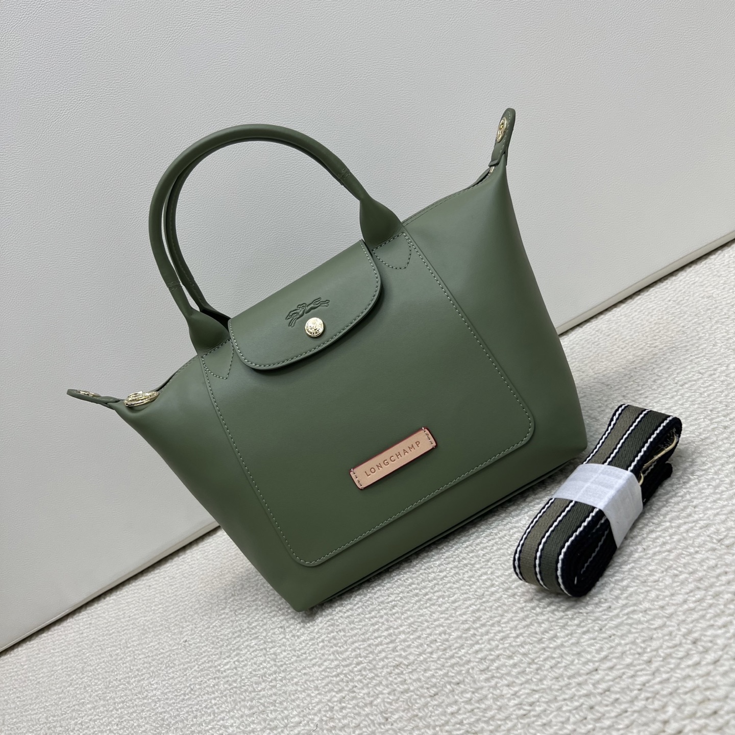 Longchamp ～月桂绿小号尺寸26*16*23
