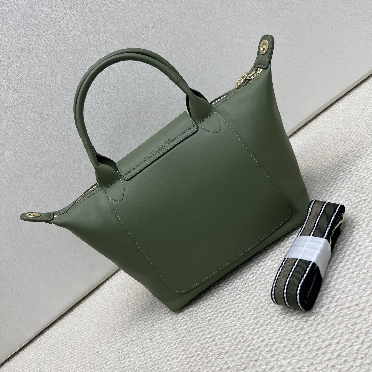 Longchamp ～月桂绿小号尺寸26*16*23