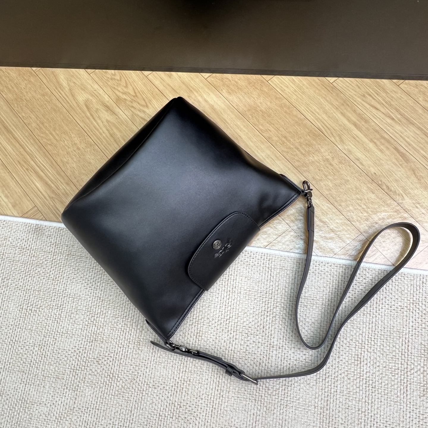 Longchamp 黑色 ，尺寸：25.5*24*16CM
