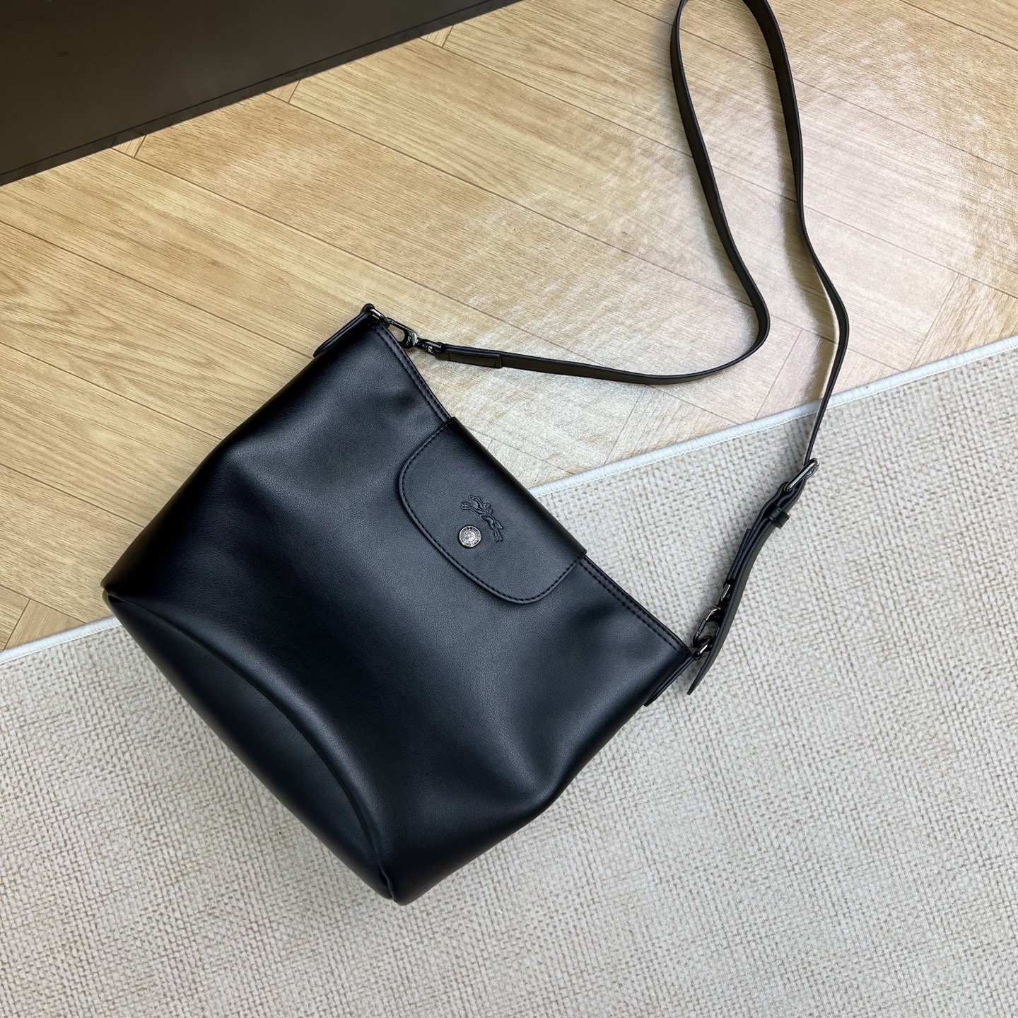 Longchamp 黑色 ，尺寸：25.5*24*16CM