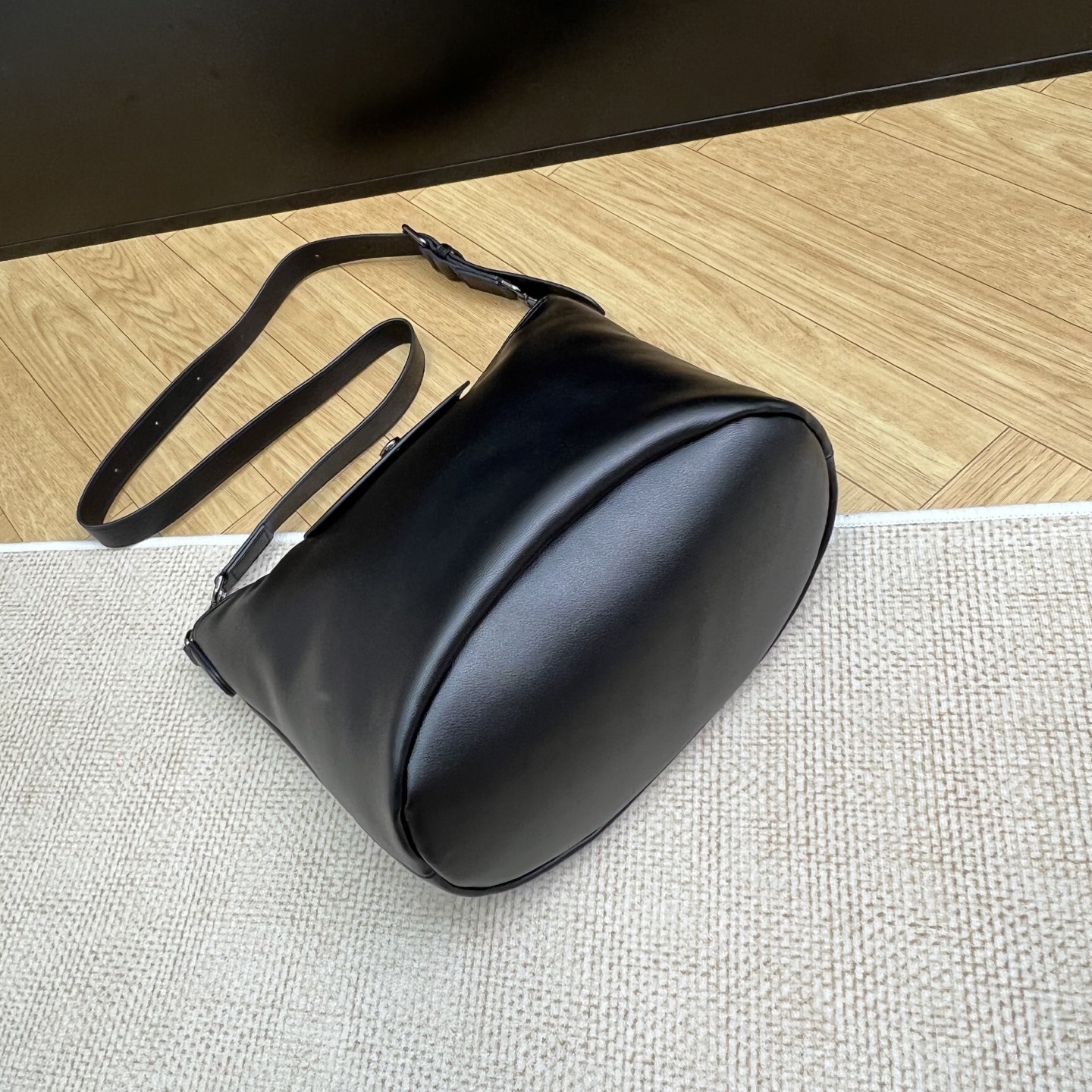 Longchamp 黑色 ，尺寸：25.5*24*16CM