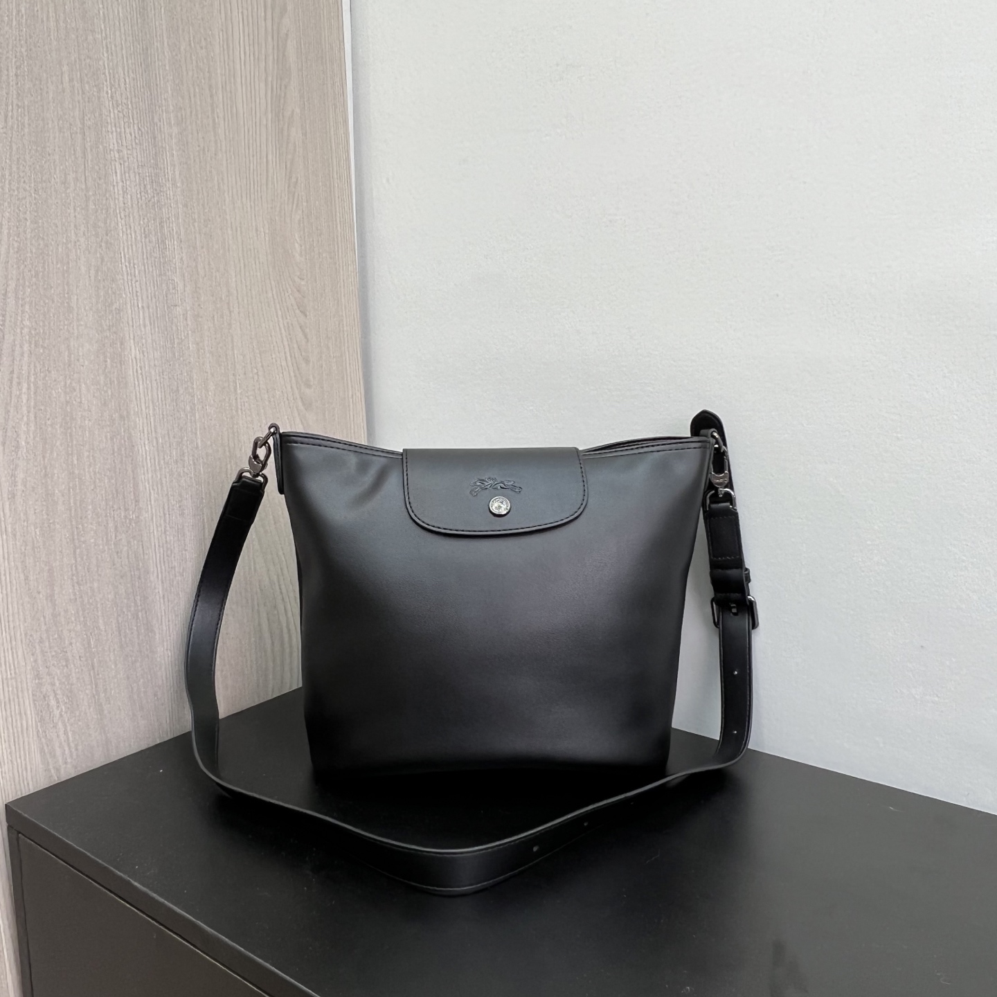 Longchamp 黑色 ，尺寸：25.5*24*16CM