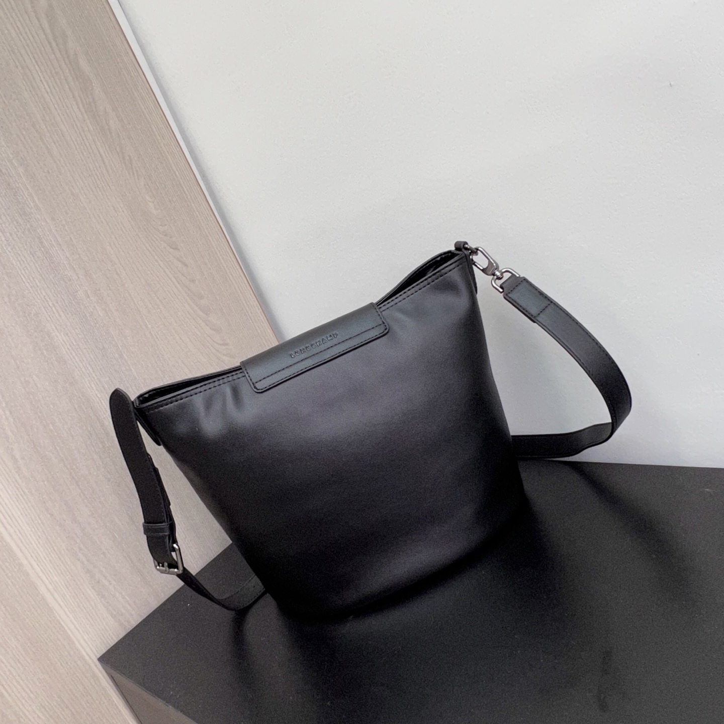 Longchamp 黑色 ，尺寸：25.5*24*16CM