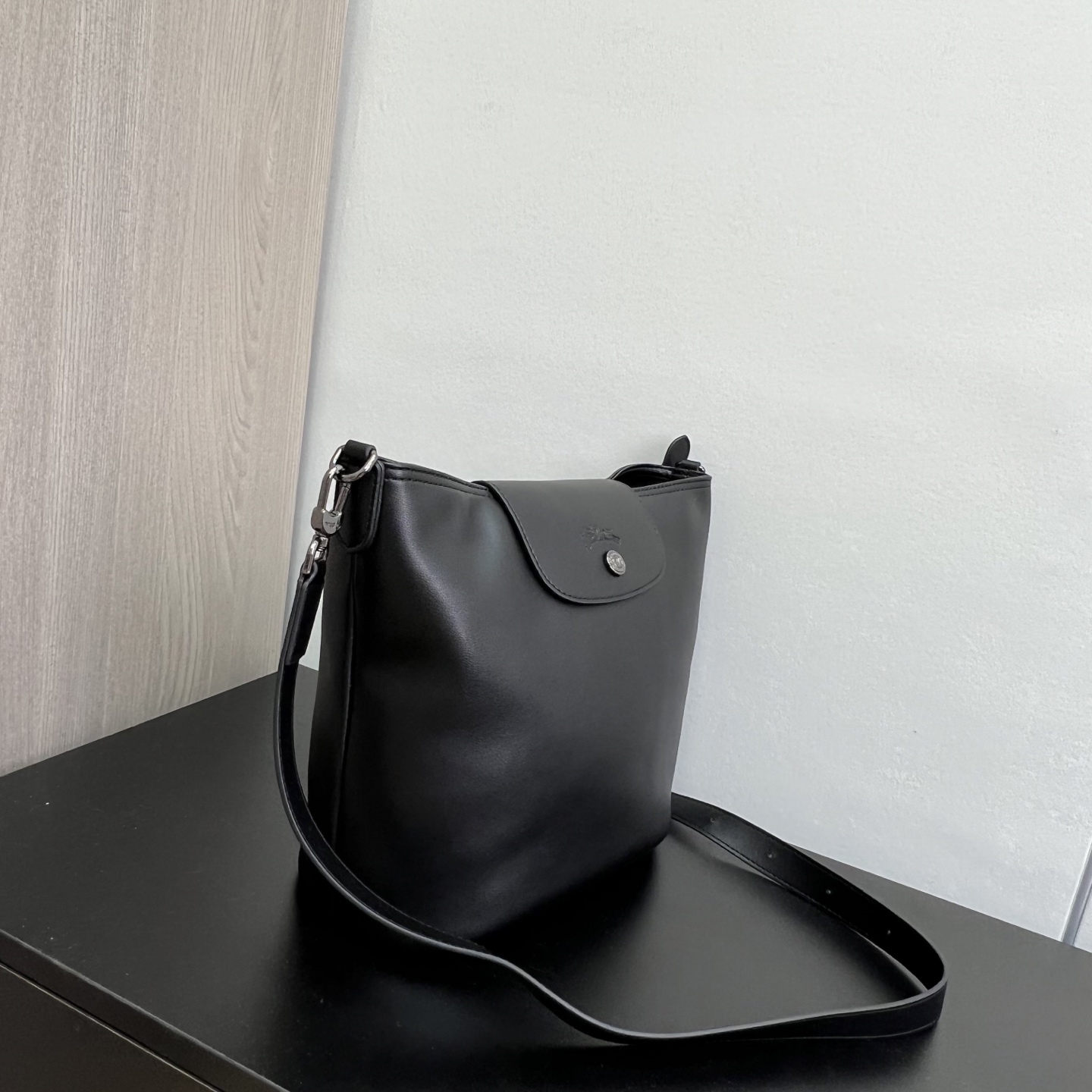 Longchamp 黑色 ，尺寸：25.5*24*16CM