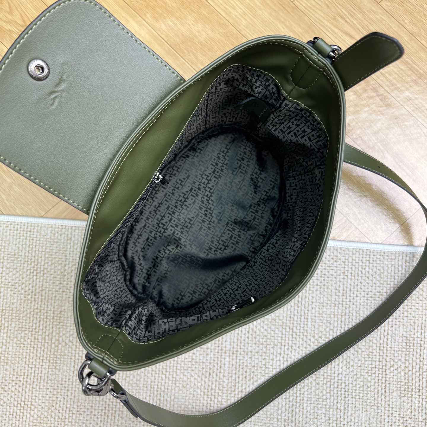 Longchamp 冷杉色 尺寸：25.5*24*16CM
