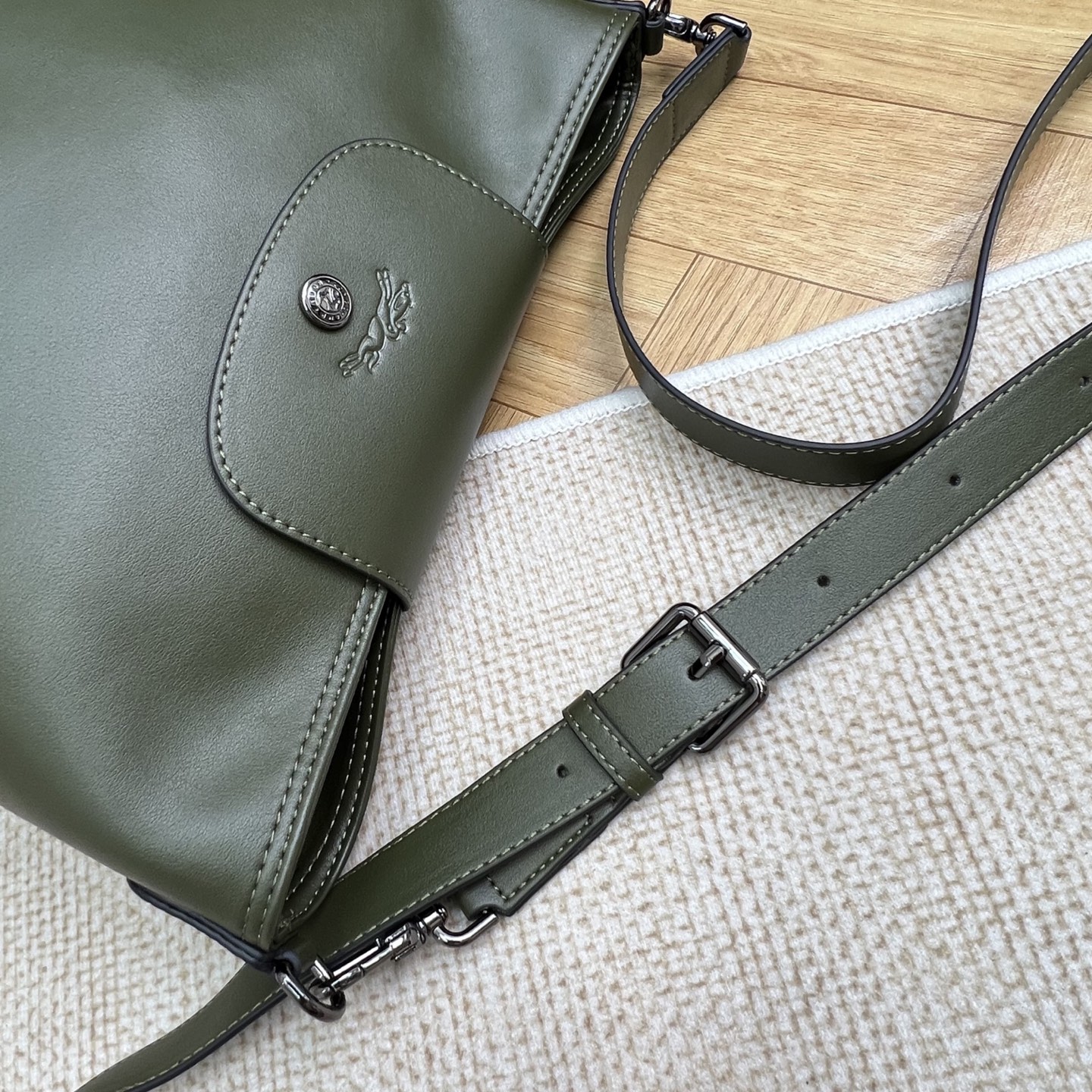 Longchamp 冷杉色 尺寸：25.5*24*16CM