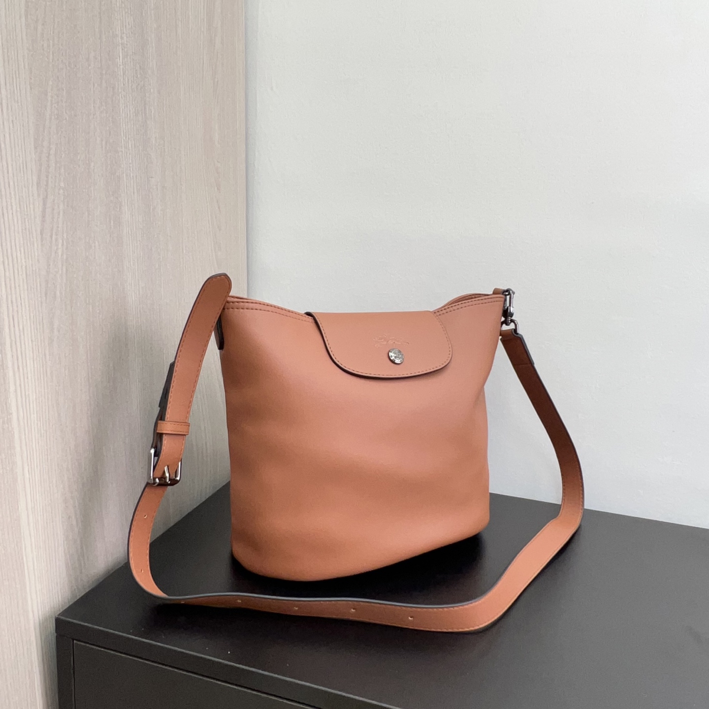 Longchamp 焦糖色 尺寸：25.5*24*16CM