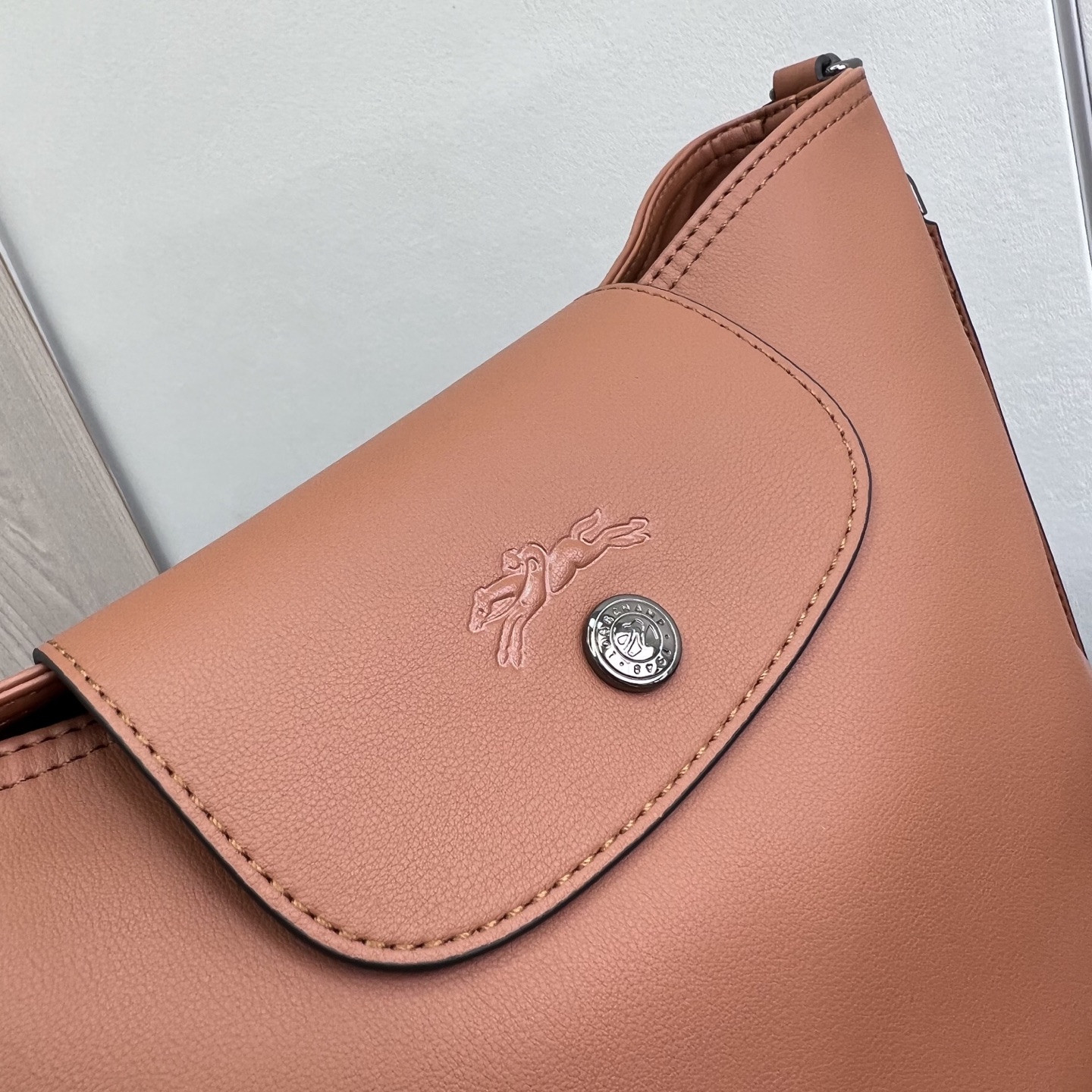 Longchamp 焦糖色 尺寸：25.5*24*16CM