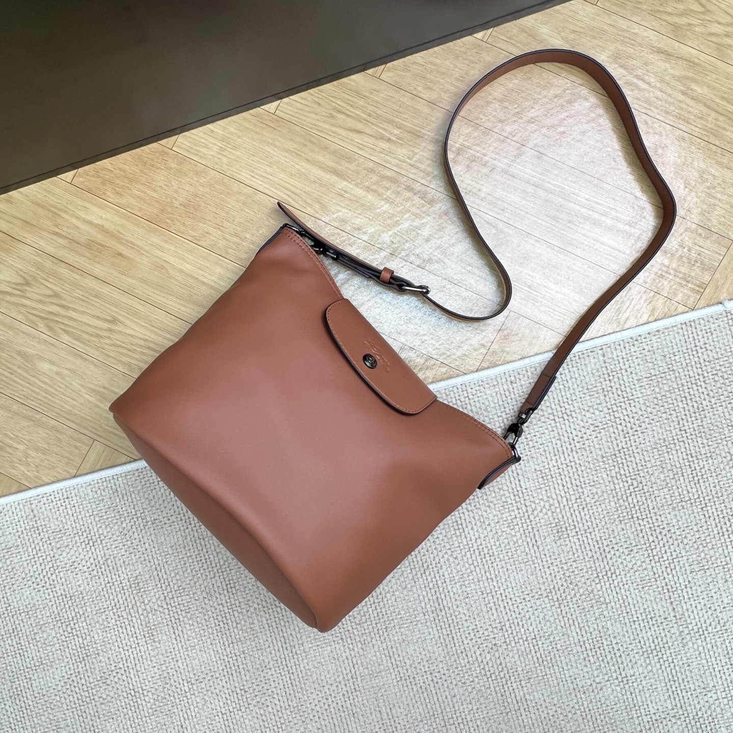 Longchamp 焦糖色 尺寸：25.5*24*16CM