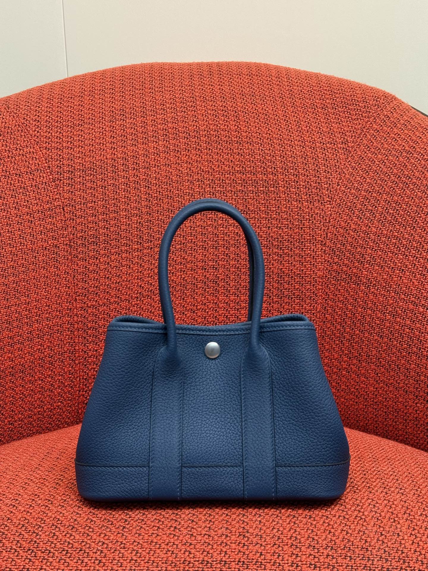 NO:919455,The latest garden bag Neo (mini) garden full leather size 23x16x10 Ntogo leather wax thread to version handmade craftsmanship tie-dye blue, Hermes, hermes, Hermes,19860909最新款花园包 Neo（mini）garden 全皮款 尺寸23x16x10 Ntogo皮 蜡线对版 手工工艺 扎染蓝,爱马仕,hermes,Hermes,,Bag