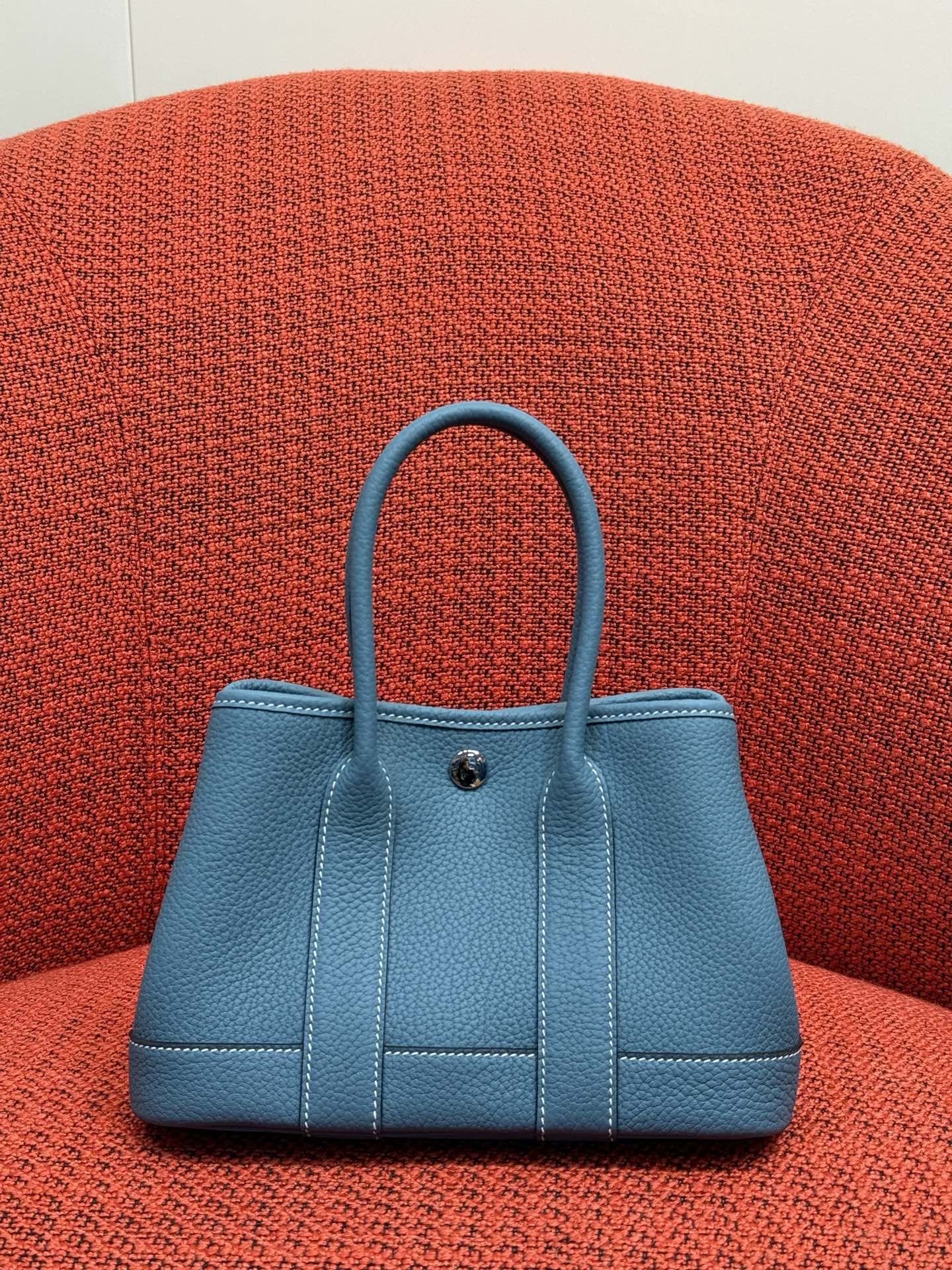 NO:919450,The latest garden bag Neo (mini) garden full leather size 23x16x10 Ntogo leather wax thread matching handmade craftsmanship denim blue, Hermes, hermes, Hermes,19860909最新款花园包 Neo（mini）garden 全皮款 尺寸23x16x10 Ntogo皮 蜡线对版 手工工艺 牛仔蓝,爱马仕,hermes,Hermes,,Bag