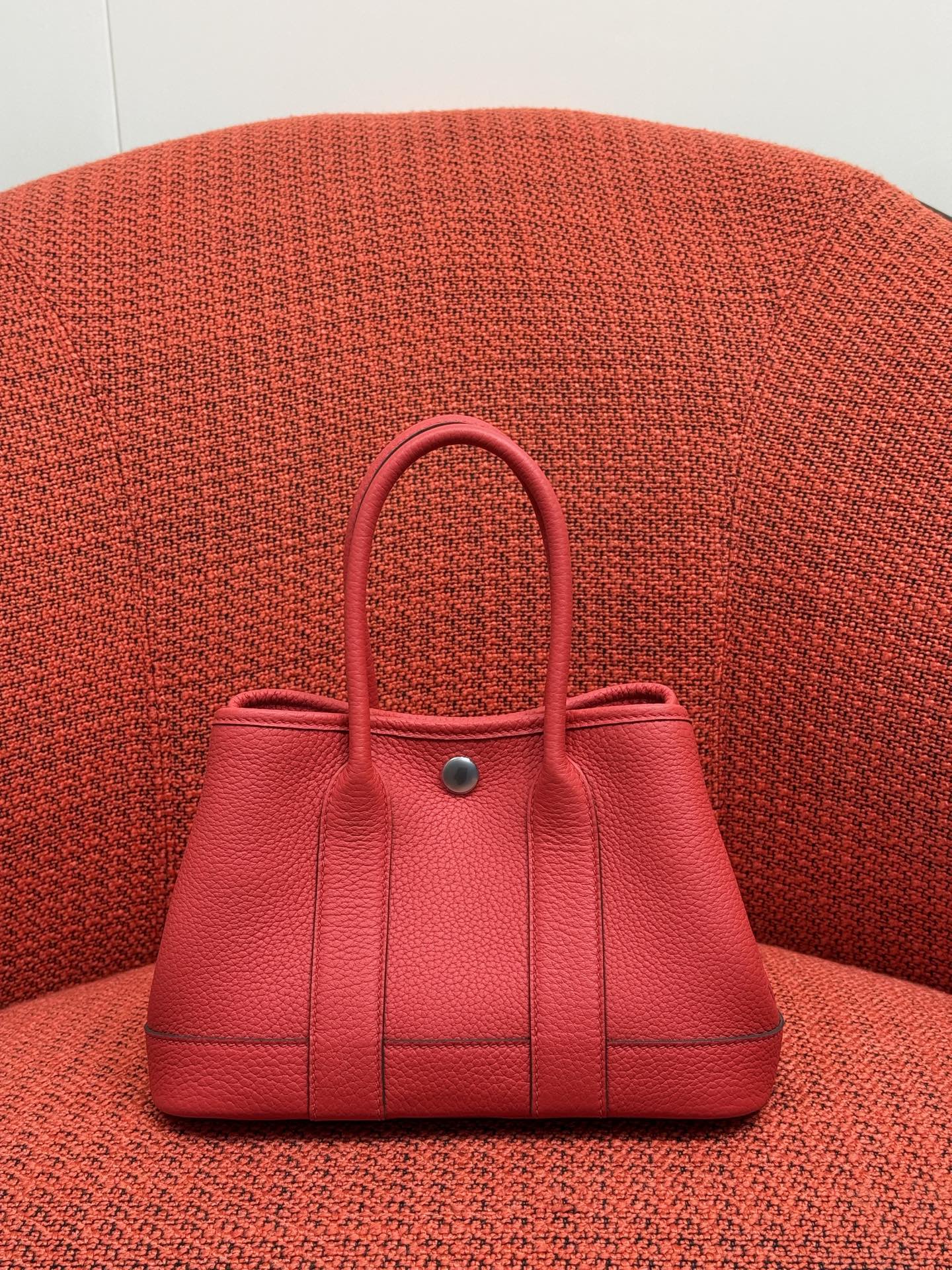NO:919464,The latest garden bag Neo (mini) garden full leather size 23x16x10 Ntogo leather wax thread matching handmade craftsmanship heart red, Hermes, hermes, Hermes,19860909最新款花园包 Neo（mini）garden 全皮款 尺寸23x16x10 Ntogo皮 蜡线对版 手工工艺 心红色,爱马仕,hermes,Hermes,,Bag