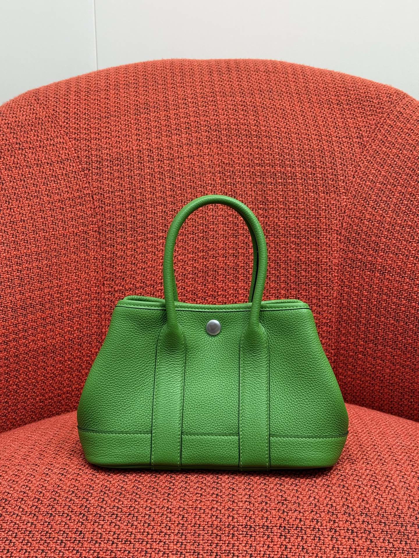 NO:919452,The latest garden bag Neo (mini) garden full leather size 23x16x10 Togo leather wax thread matching handmade craftsmanship Yucca green, Hermes, hermes, Hermes,19860909最新款花园包 Neo（mini）garden 全皮款 尺寸23x16x10 Togo皮 蜡线对版 手工工艺 丝兰绿,爱马仕,hermes,Hermes,,Bag