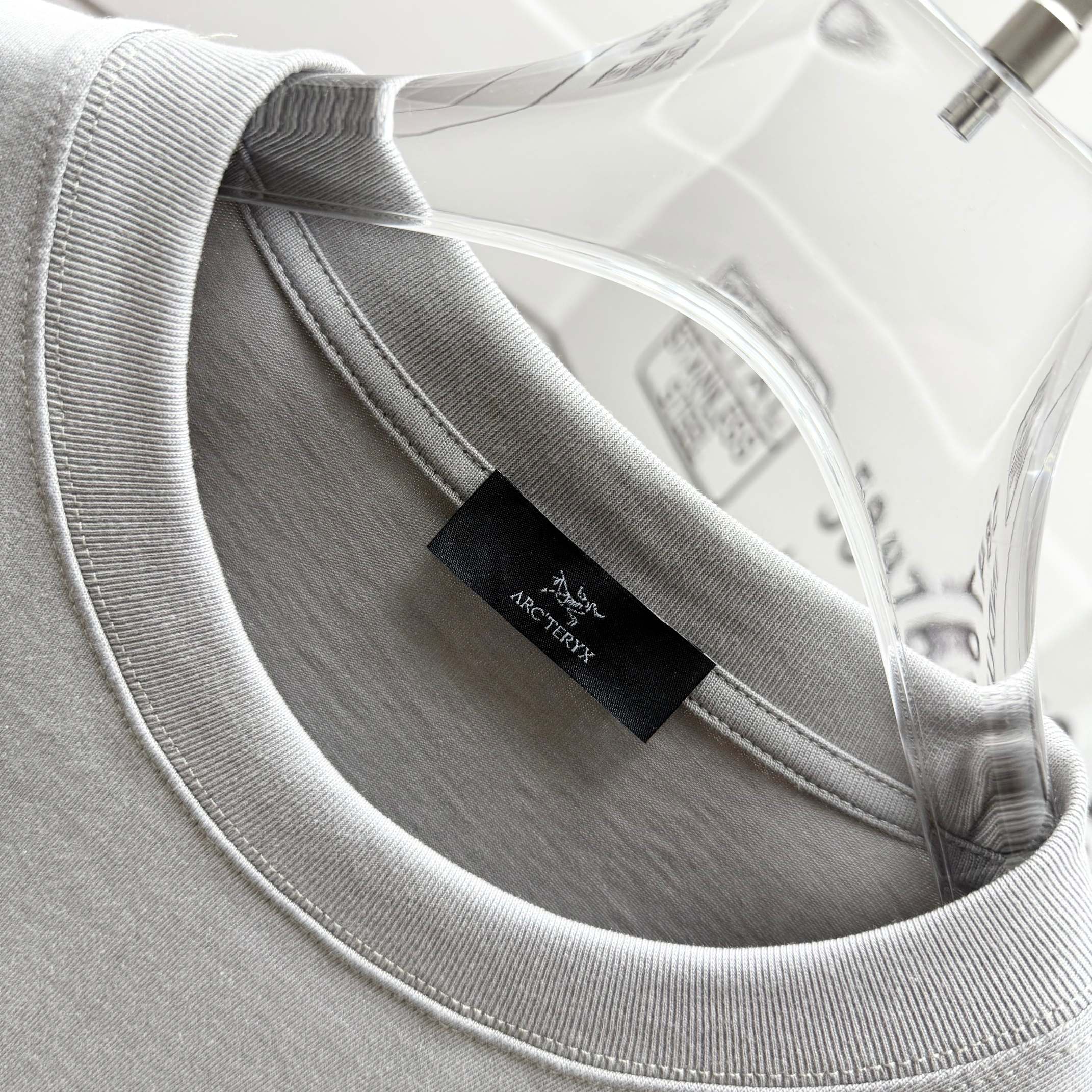 Arc'teryx Camiseta de Manga Corta con Logo Estampado para Hombre y Mujer 5 a1744844466327 5478
