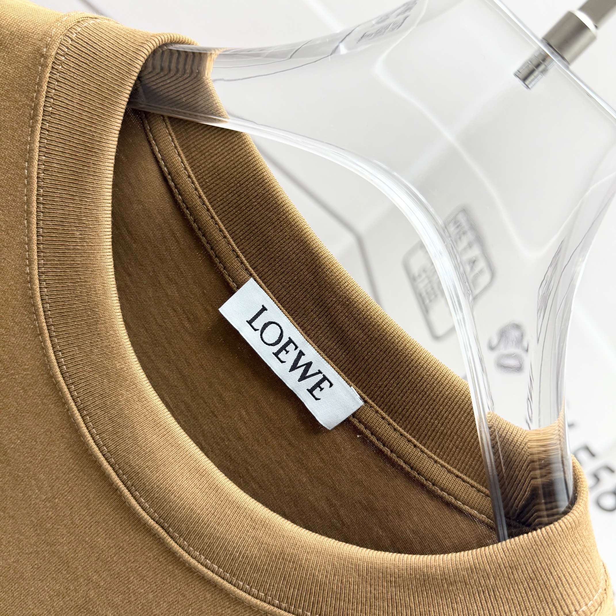 Loewe 2025 Camiseta de Manga Corta Unisex con Estampado Gráfico 5 a1745256403672 8048