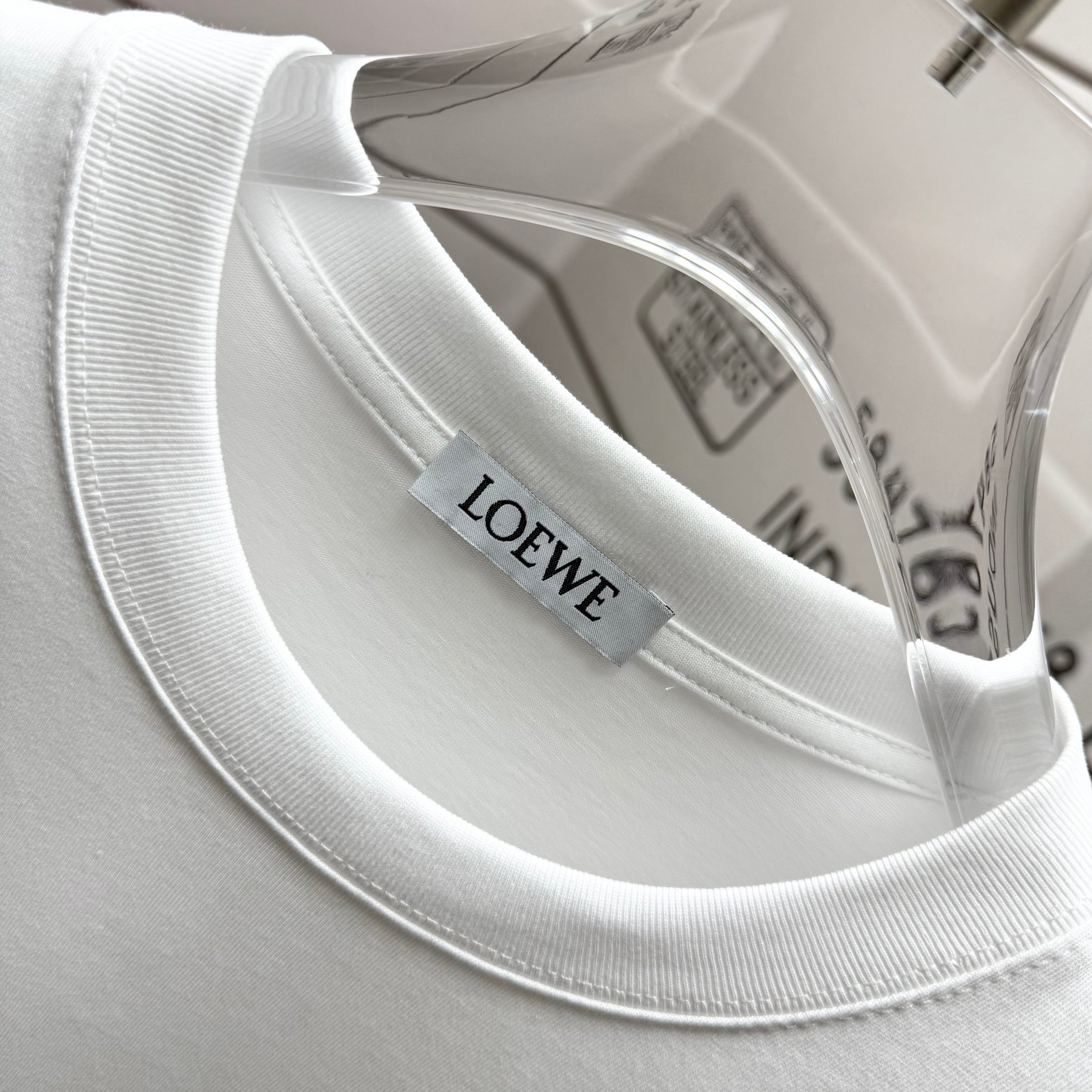 Loewe Camiseta de Manga Corta con Diseño Gráfico para Hombre y Mujer 5 a1745256701635 2520