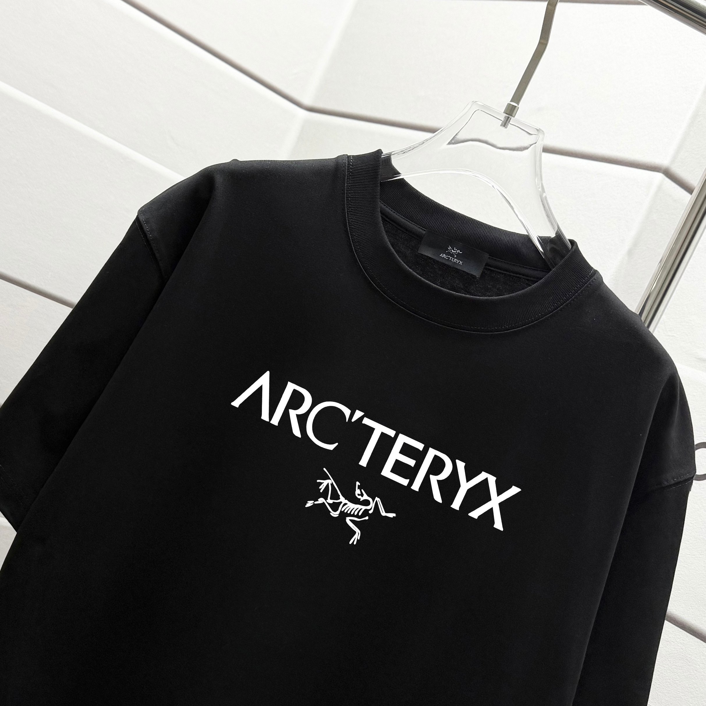 Arc'teryx Camiseta de Manga Corta con Logo para Primavera/Verano 2025 4 a1746252981329 0371