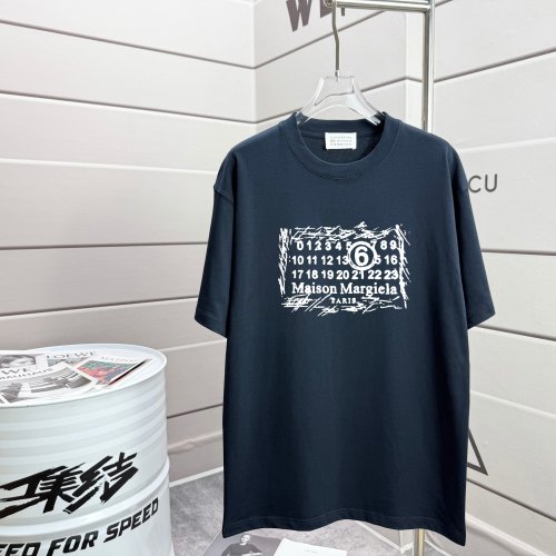 MM6 Maison Margiela 2025 Spring/Summer Printed Short Sleeve T-Shirt 1 MM6 Maison Margiela 2025 Spring/Summer Printed Short Sleeve T-Shirt