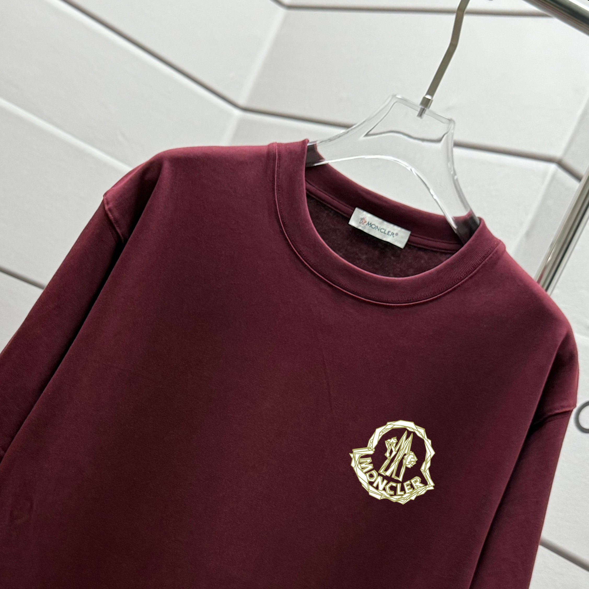 Moncler Camiseta de Manga Corta con Logo Bordado para Hombre y Mujer 4 a1746608433532 8273