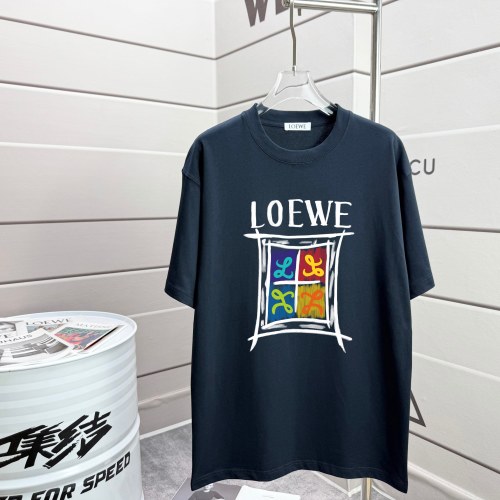 Loewe טי שירט שרוול קצר יוניסקס עם הדפס גרפי מודרני 1 Loewe טי שירט שרוול קצר יוניסקס עם הדפס גרפי מודרני