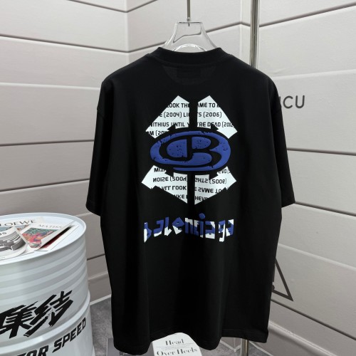 Balenciaga 2025 Spring/Summer Collection Men's/Women's Printed Short Sleeve T-Shirt 1 Balenciaga 2025 Spring/Summer Collection Men's/Women's Printed Short Sleeve T-Shirt