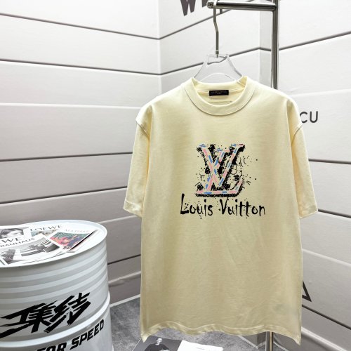 Louis Vuitton 2025 Spring/Summer Designer Print Crew Neck Short Sleeve T-Shirt 1 Louis Vuitton 2025 Spring/Summer Designer Print Crew Neck Short Sleeve T-Shirt