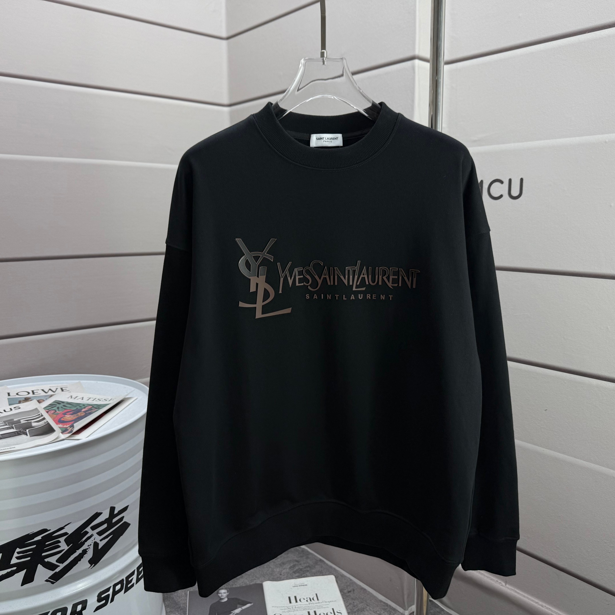 PJCY #💰240 ysl*圣罗兰* 2025早秋冬新款 经典简约字母,立体厚板拼接硅胶工艺,定制毛圈面料 长袖圆领卫衣 男女同款
尺码: S (90-130斤)
M (120-150斤)
L (140-165斤)
XL (160-180斤)
XXL (180-210斤)
颜色:黑色 白色